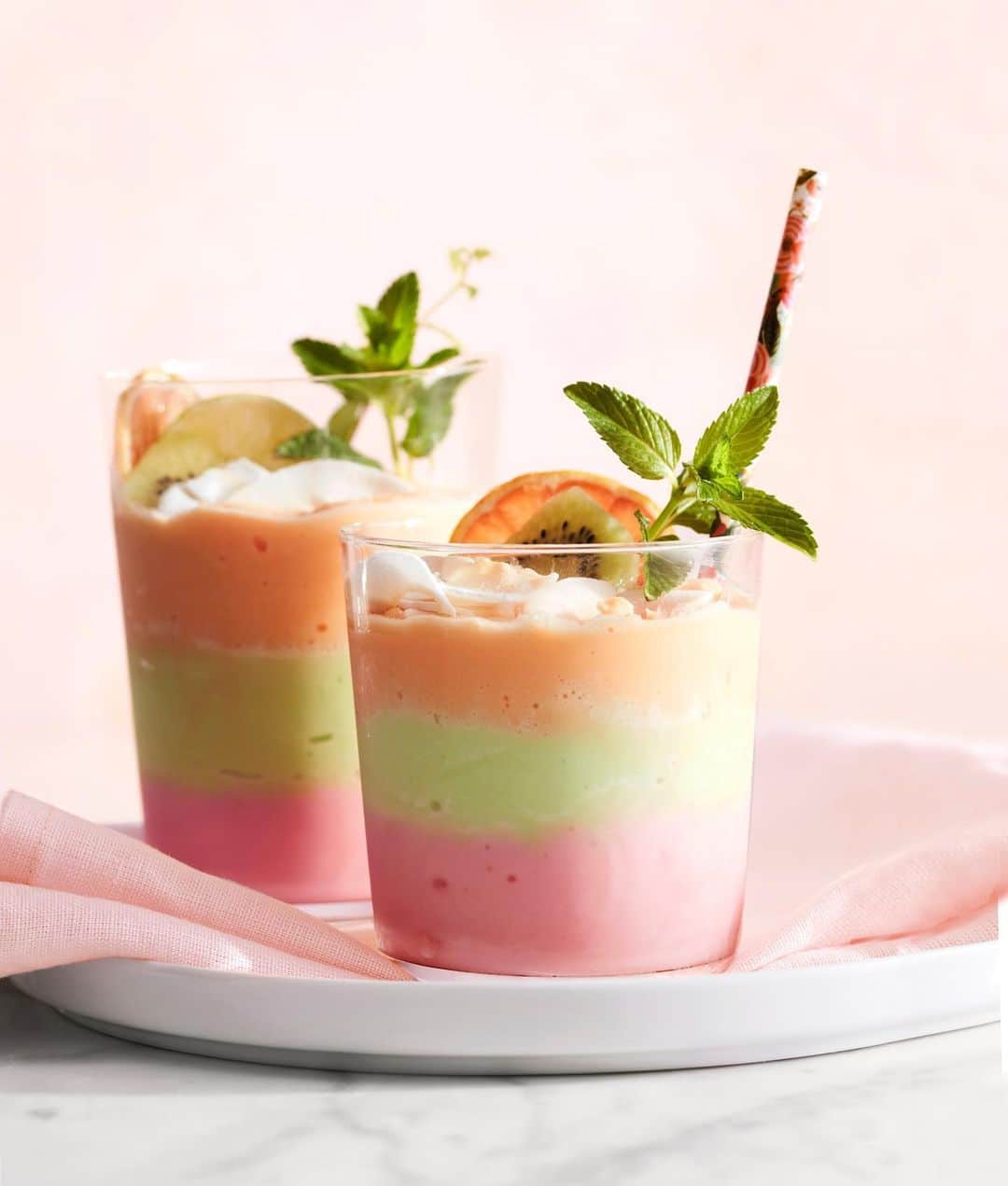 Vitamix Global Headquarters Real foodさんのインスタグラム写真 - (Vitamix Global Headquarters Real foodInstagram)「Vacation vibes. 🍍🥥 Start your week with our Layered Tropical Smoothies. Pineapple, cantaloupe, honeydew, mango and coconut milk. Get this #Vitamix recipe with the link in our bio.」3月27日 18時08分 - vitamix