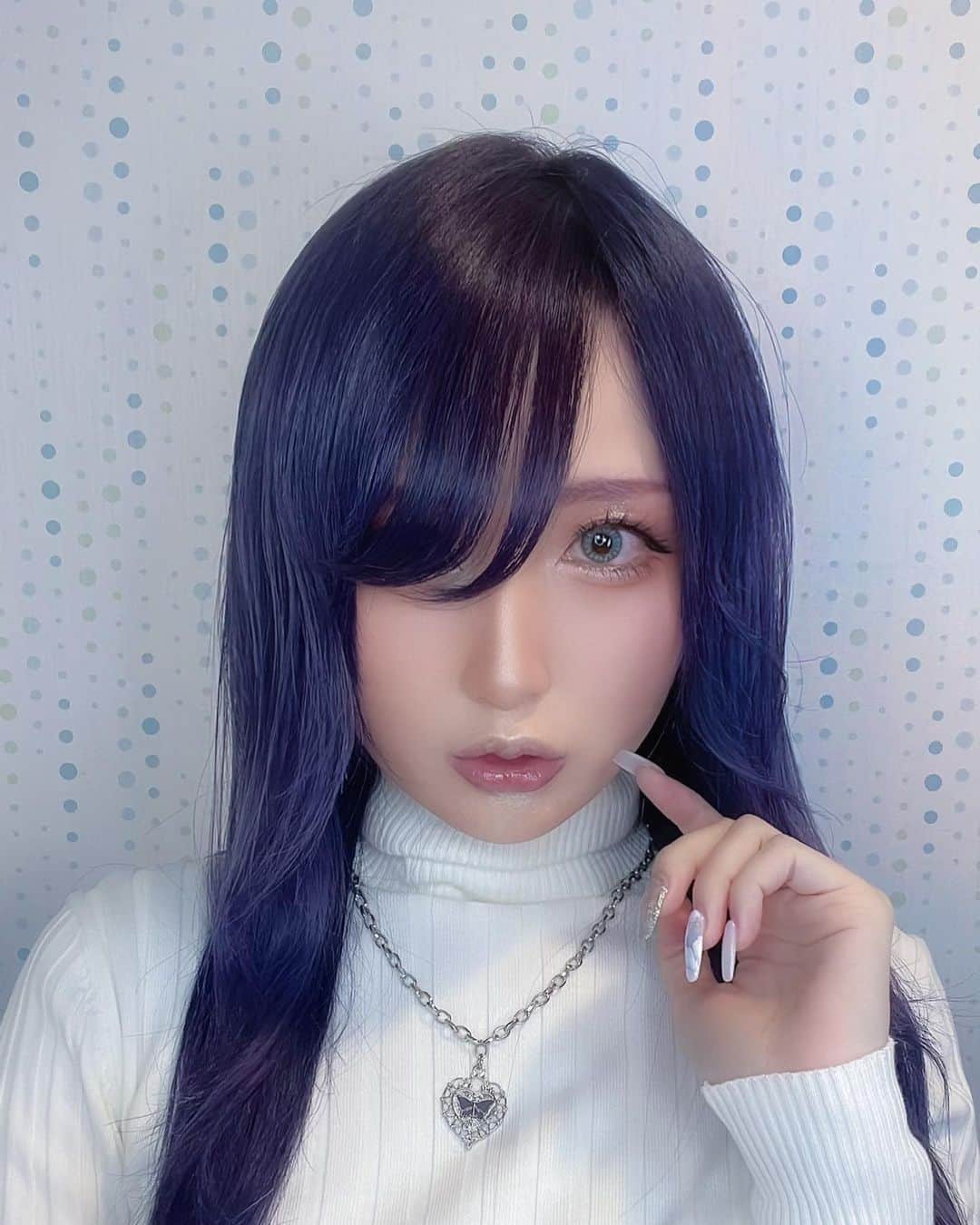 のインスタグラム：「💜  like??  片目隠れ女子はすき？  💜  #cosplayer #cosplaysexy  #cosplaysexygirl  #cosplaysexygirls  #cosplaygirl  #cosplaygirls  #cosplayphoto  #cosplaymodel  #cosplayanime  #cosplaymodeling  #selfie  #model  #chamomile #cosplay #chamomilecosplay  #cosplayerchamomile  #コスプレイヤー  #コスプレ女子  #自撮り  #自撮り女子  #カモミール  #コスプレイヤーカモミール  #渋谷 #y2knails  #y2kファッション  #y2k  #y2kmakeup  #like  #followforfollowback  #follow」