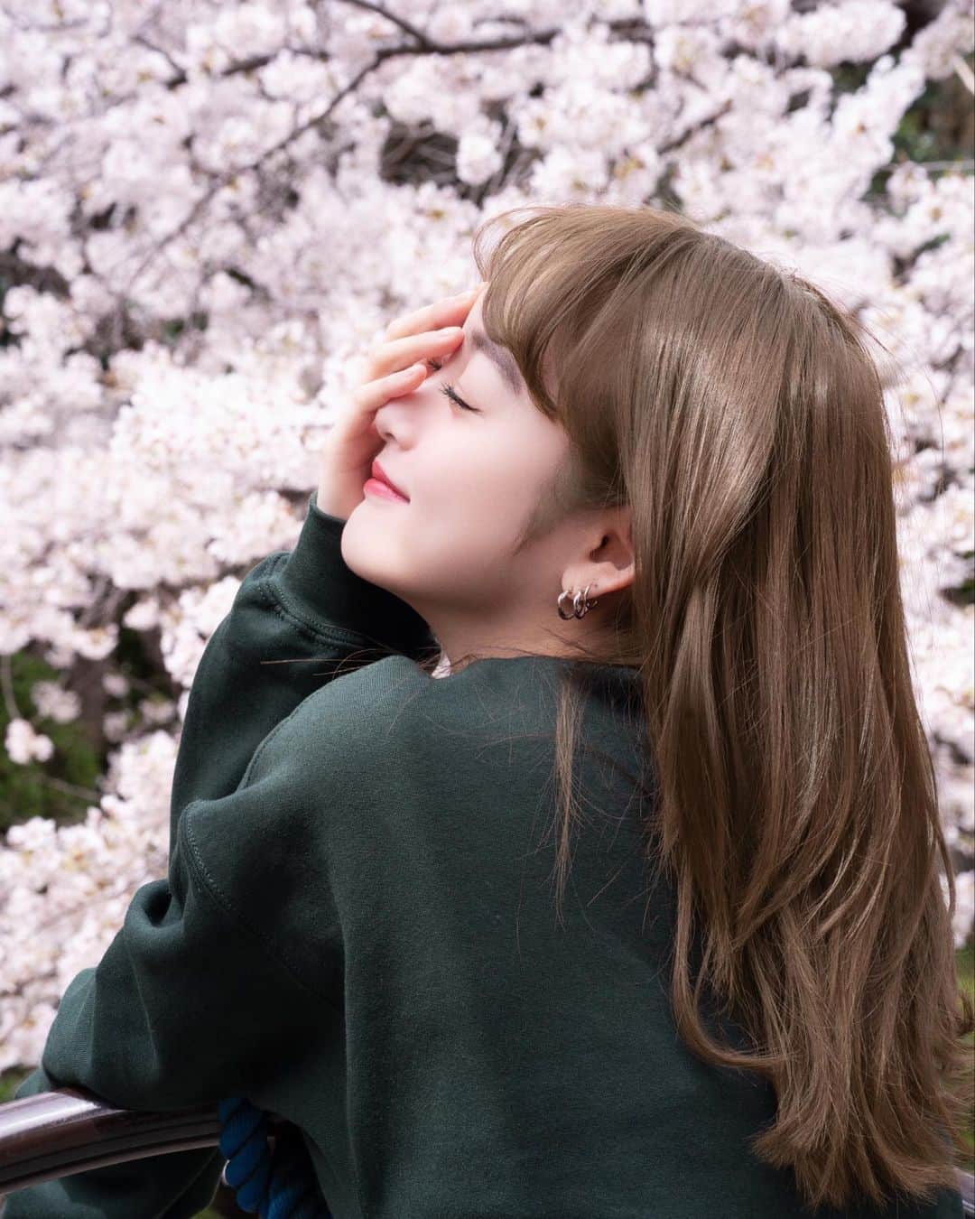masayuki nittaのインスタグラム：「. 知り合ってもう10年。 過去に仕事で撮影していたティーン達が久々に会うと大人になっている👶」