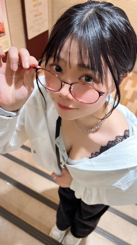 峰尾こずえのインスタグラム：「さいしょ何でちょんってしてんのか思い出せない……👈 ⁡⁡⁡ ⁡ ⁡#こずりん #峰尾こずえ #ポートレートモデル希望 #カメラマンさんと繋がりたい #撮影依頼募集中 #被写体になります #写真で伝えたい私の世界 #写真撮ってる人と繋がりたい #モデルになりたい #ポートレートしま専科 #ポートレートモデル #被写体 #撮影会モデル #関西モデル #モデルさんと繋がりたい #撮影好きな人と繋がりたい #ファインダー越しの私の世界  #関西写真部share #撮影会 #撮影会モデル  #グラビアモデル#正妹 #偶像 #適乳 #童顔#japaneseidol #japanesegirl #tiktok」