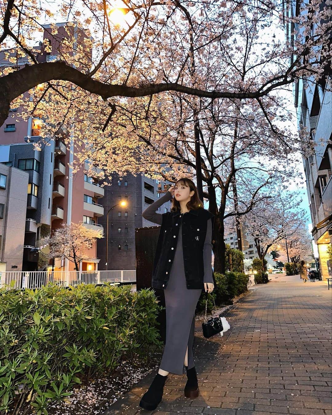 藤田ニコル（にこるん）さんのインスタグラム写真 - (藤田ニコル（にこるん）Instagram)「今日の私服☺️🖤 桜見れた🌸」3月27日 18時31分 - 2525nicole2