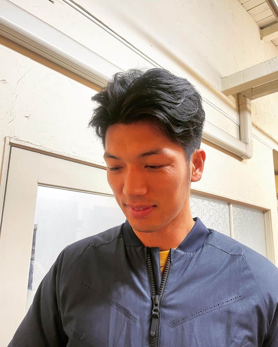 杉本知香さんのインスタグラム写真 - (杉本知香Instagram)「世界チャンピオンズ😆😆 村田さん、明日引退記者会見だそうです☺️  #中目黒美容室  #村田諒太 🥊 #ロンドンオリンピックミドル級金メダリスト 元#WBA世界ミドル級スーパー王者 #ダイノジ大地 #エアギター世界大会  #AirGuitar World Championships  2006年2007年王者」3月27日 18時35分 - sugimotoc