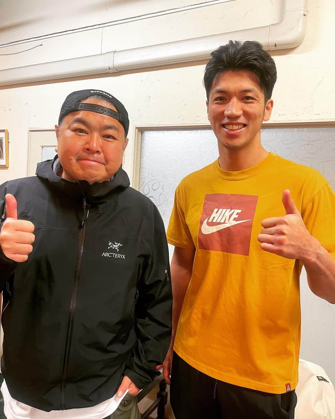 杉本知香さんのインスタグラム写真 - (杉本知香Instagram)「世界チャンピオンズ😆😆 村田さん、明日引退記者会見だそうです☺️  #中目黒美容室  #村田諒太 🥊 #ロンドンオリンピックミドル級金メダリスト 元#WBA世界ミドル級スーパー王者 #ダイノジ大地 #エアギター世界大会  #AirGuitar World Championships  2006年2007年王者」3月27日 18時35分 - sugimotoc