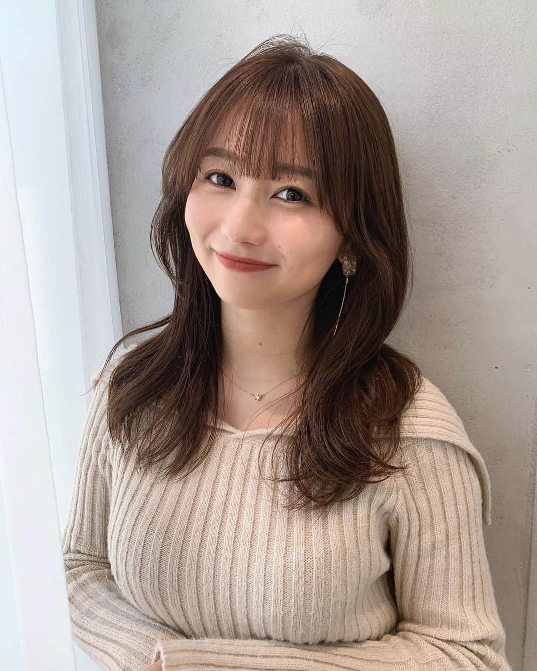 細沼紗花のインスタグラム：「.  髪の毛早く伸びろ〜〜💇🏼‍♀️  . #サロモ#ヘアカラー#ヘアアレンジ」