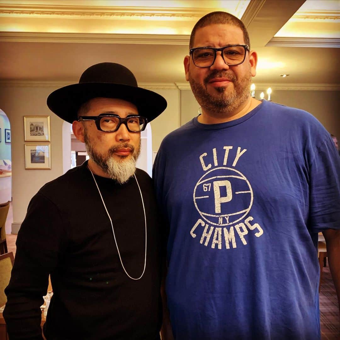沖野修也のインスタグラム：「@djkennydope さんにホテルの朝食会場で。この組み合わせ、何処かで見た事あるなw @southportweekender」