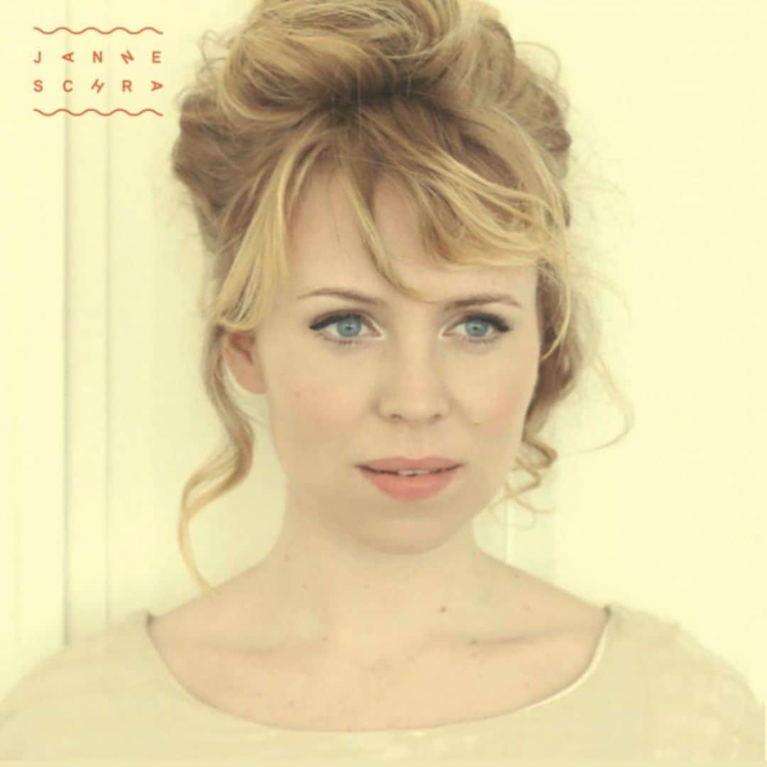 ヤナ・スクラのインスタグラム：「Stel dat we de komende tour oude liedjes spelen… welke?」