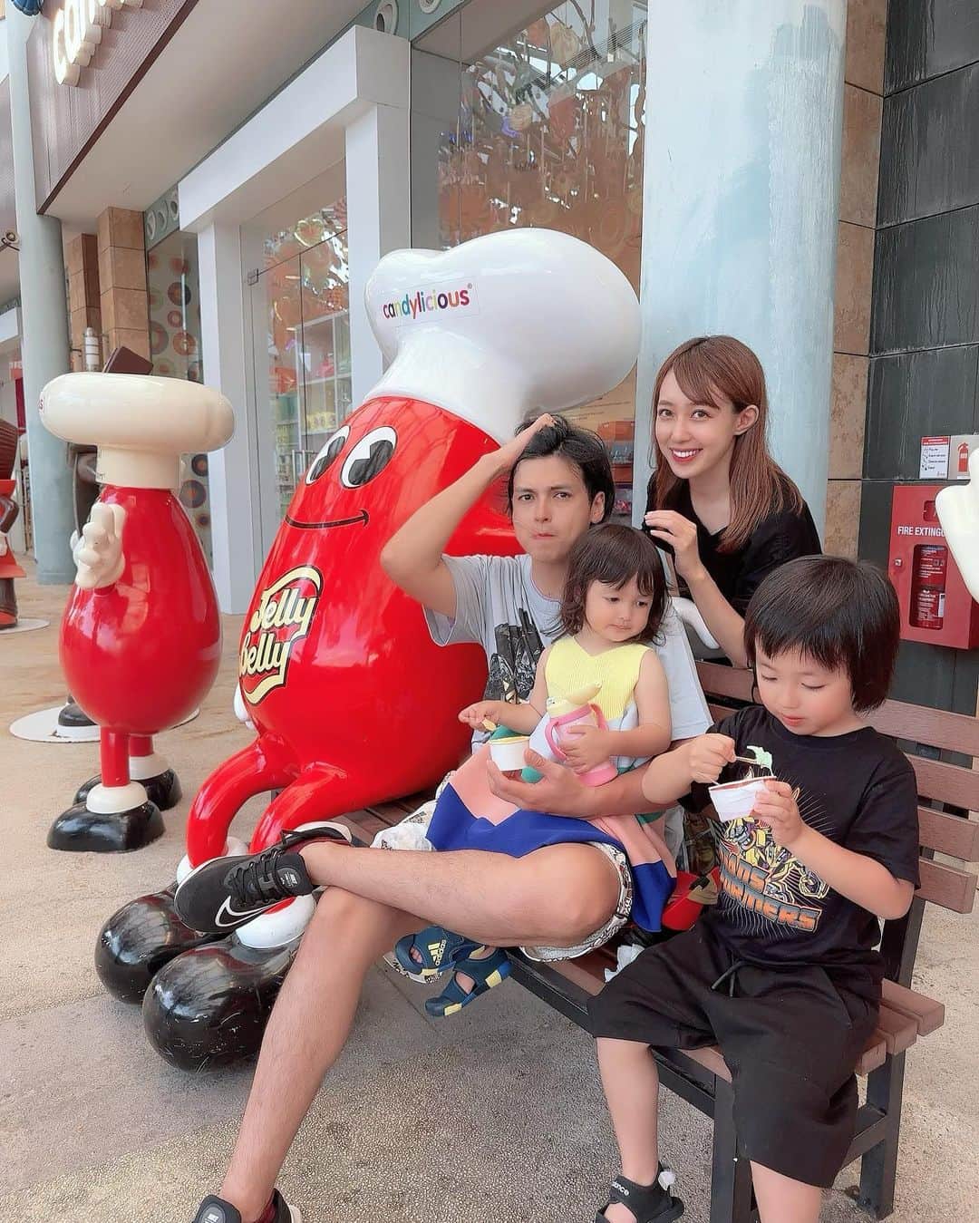 川崎希さんのインスタグラム写真 - (川崎希Instagram)「Sentosa💓💓💓  ずっとホテル近くにあるお菓子屋さんに通い続けてルーティン化してます笑  ここのイタリアンジェラート美味しい✨  #sentosa #セントーサ」3月27日 18時54分 - kawasakinozomi