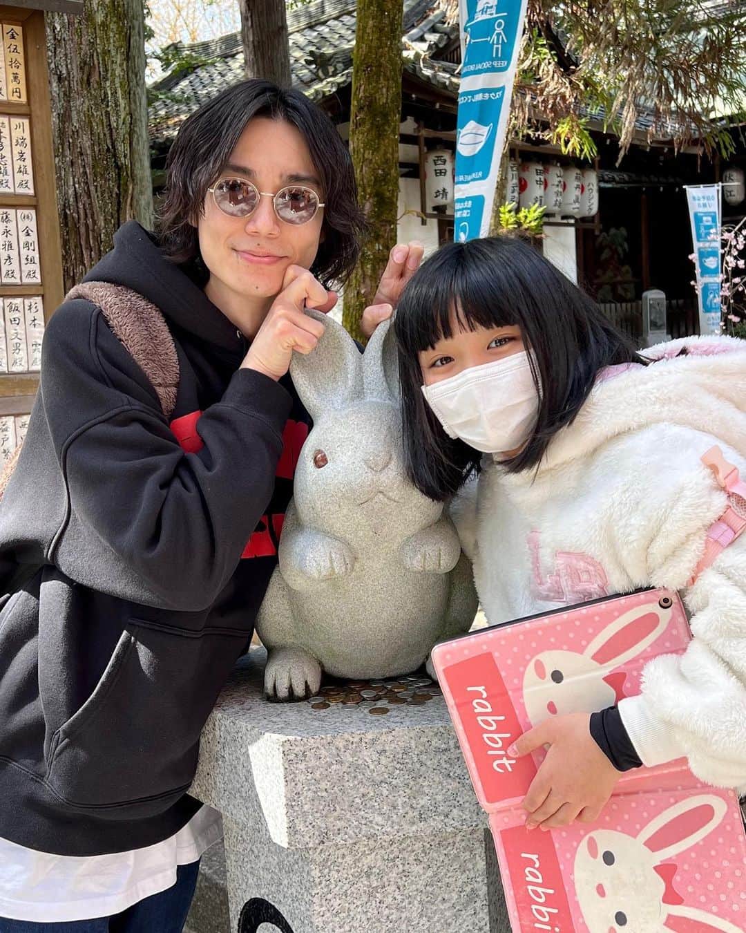 永井聖一のインスタグラム：「🐰🦊⛩🌸 #onedaytriptokyoto #岡崎神社  #伏見稲荷大社」