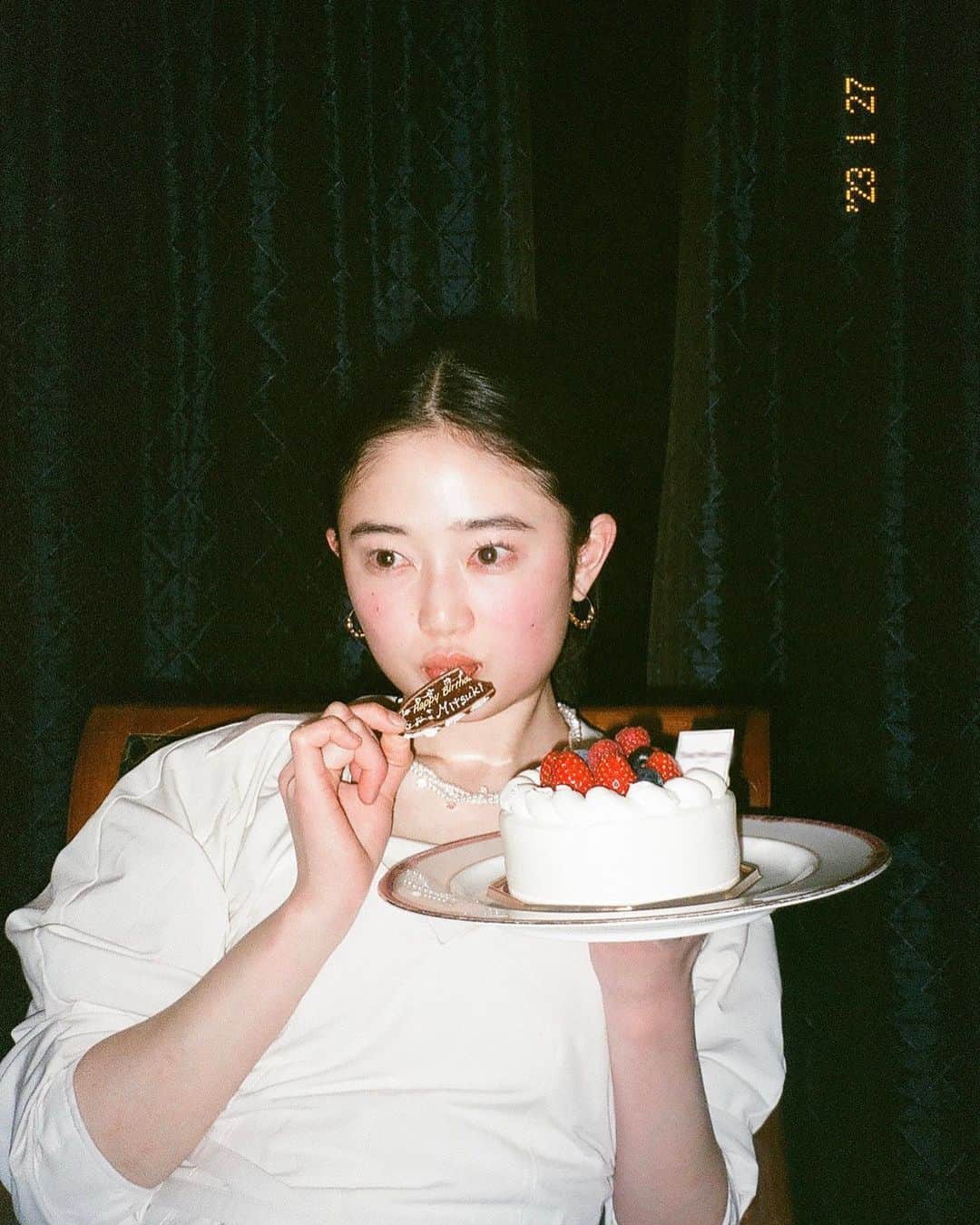 椎名美月さんのインスタグラム写真 - (椎名美月Instagram)「・ 🎂🐈🇻🇳✈️🤍  現像するまで上手く撮れているか分からないからドキドキ。今回はラブな人たちがとってもよく撮れていました💮❣️（風景は未だむずかしい）」3月27日 19時28分 - mitsuki__shiina