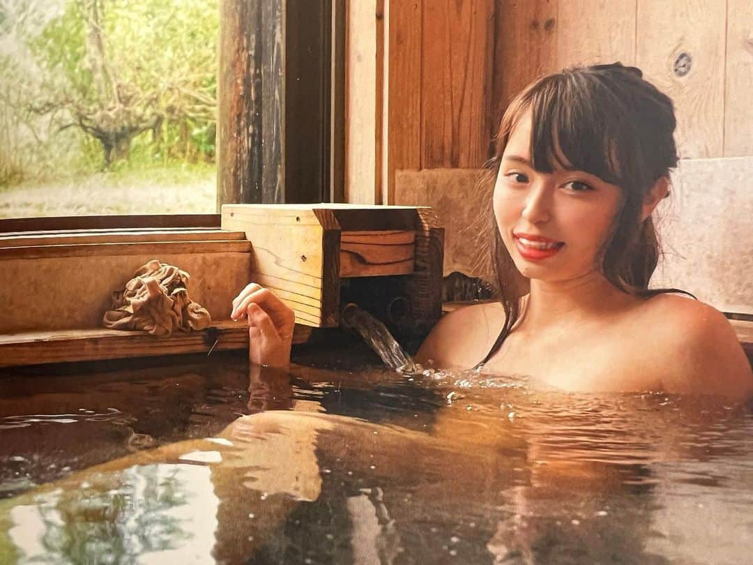 和田真里のインスタグラム：「大分県 : 七福温泉 ｢宇戸の庄｣ ♨️ 温泉ホステスの和田真里です🛀 銀座5丁目 / クラブ花葡萄の夜にお待ちしております🌷 うぃ👘 ． #温泉モデル #温泉女子 #グラドル  #大分 #七福温泉  #銭湯 #露天風呂 #混浴 #混浴露天風呂 #野湯 #秘湯  #camera #photo #travel #YouTube  #一人旅 #旅好きな人と繋がりたい #旅スタグラム #銀座 #銀座ホステス #銀座クラブ #歌舞伎町 #六本木  #キャバ嬢 #ラウンジ嬢 #スナック #ガールズバー #ホスト  #ホステス #わだまり」