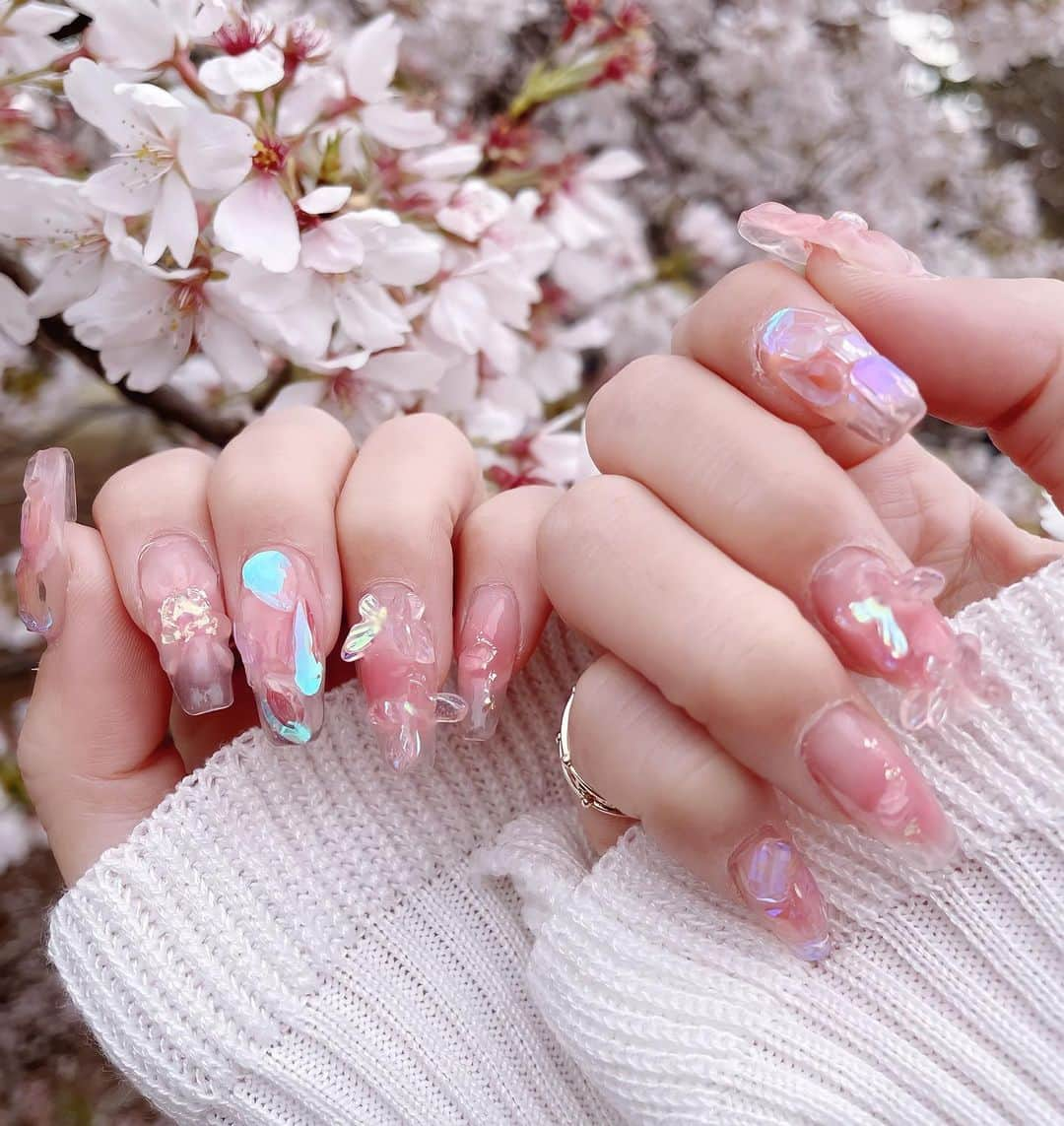 桜井莉菜さんのインスタグラム写真 - (桜井莉菜Instagram)「4月に向けて💕 春ネイル🌸💅🌸 蝶も4匹とまってるの🦋💕 桜とピッタリで可愛すぎる🥺💗 【 @wiznail_0502 】はもう安心して任せられるから素敵💓 いつも可愛いネイルにしてくれて有難い🙏🫣💗  #ネイル#春ネイル#桜#桜ネイル#ピンクネイル#nail#pink#pinknails#wiz#新宿ネイル」3月27日 19時28分 - rina__sakurai