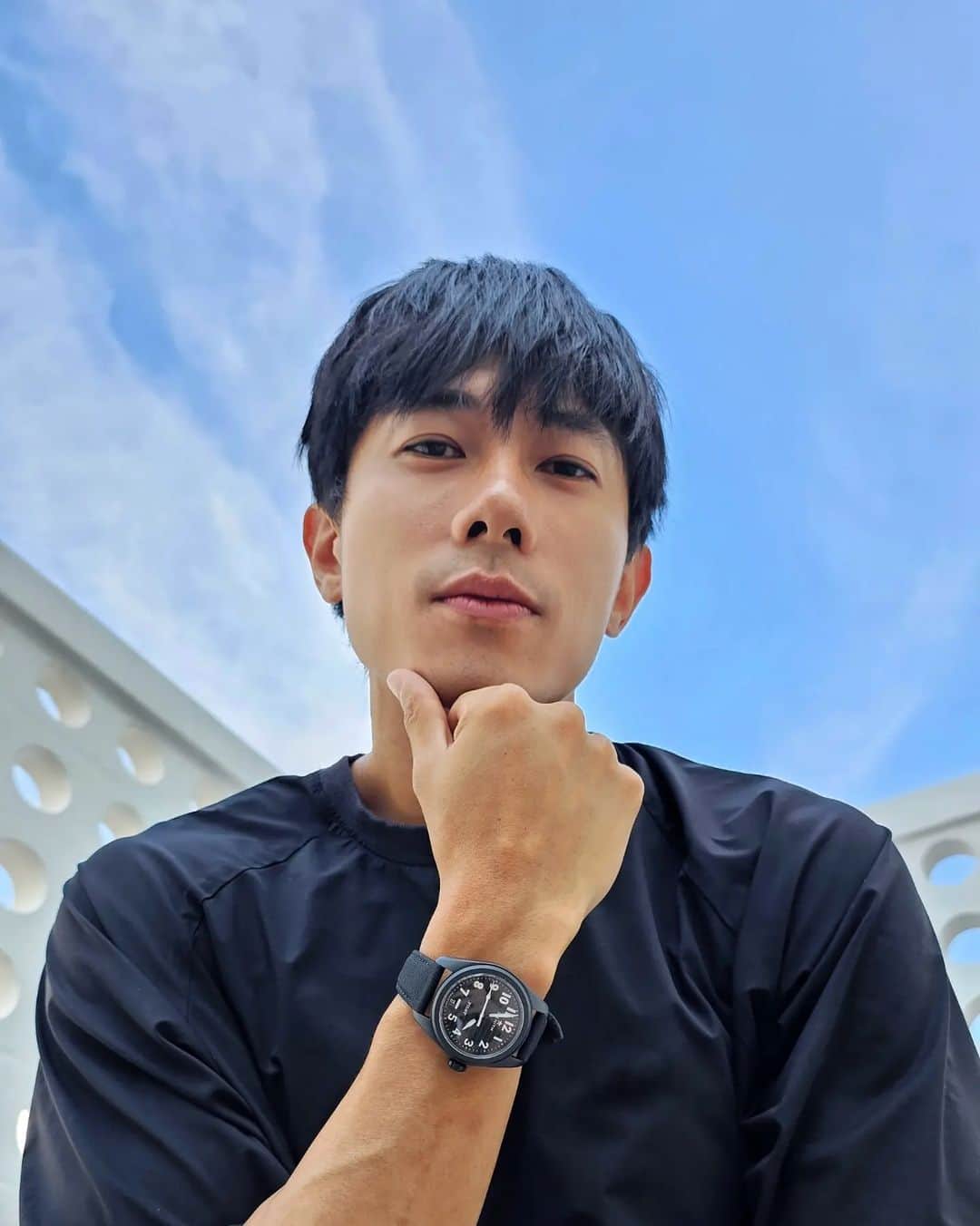 デスモンド・タンのインスタグラム：「A long-awaited day off to shake off the fatigue and reconnect with the deeper self. Always find time to rest your body, heart and soul as you chase your dreams. What a beautiful day in Hatyai! How's yours? 🗺  Chase your dreams – no matter how far or how high. The sky is yours!   #Pilot #Zenith #ZenithWatches #WatchesandWonders2023 #TheSkyIsYours」