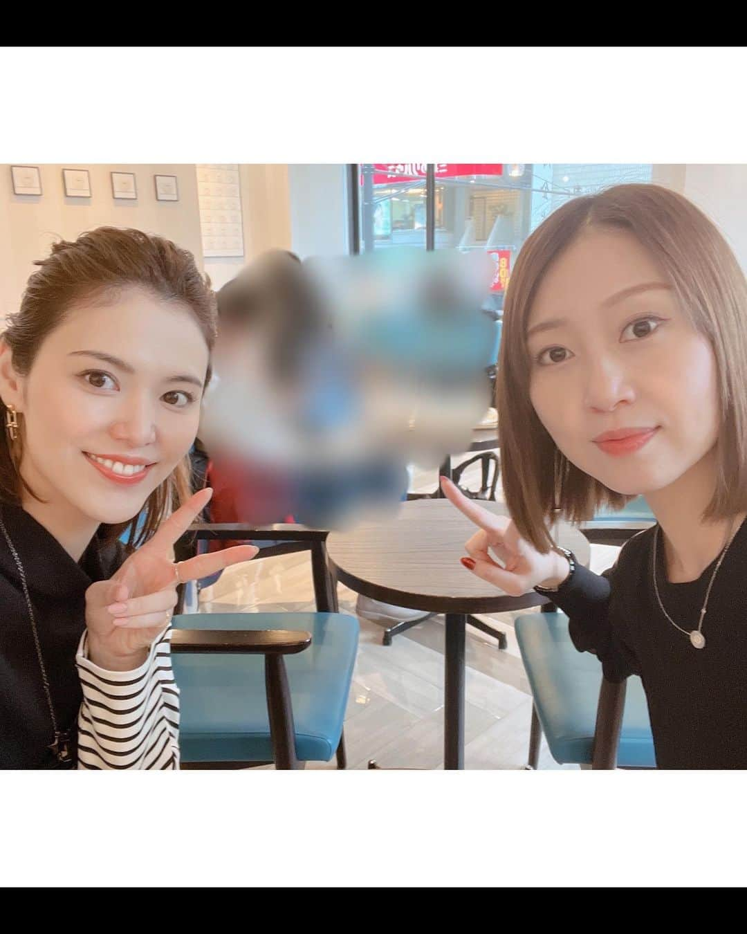 彩凪翔さんのインスタグラム写真 - (彩凪翔Instagram)「観劇レポート 観た順番に😊  ☆舞台「ハリーポッターと呪いの子」 楽しかったぁ❣️❣️❣️ 宝塚を卒業したカレンさん#千風カレン さんと✌️ ハリーポッター舞台化と聞いた時からずーっと行きたかった。。やっと行けました^ ^  #早霧せいな さん #ハーマイオニーグレンジャー #白羽ゆり さん #ジニーポッター 回を狙って🥰🥰  小説、映画も観てたので、会場近辺やロビーの展示物に舞台観る前から既にテンション上がりまくりっっ 舞台はもう魔法がすごくてっっ🤣これどうなってるの？って思ってる間に次から次へと進んでいくし、知っている出来事や名前を聞いたり実際に見たりするとテンションが上がる上がる(笑)後半は、鳥肌が立つほど感動もあり、命吸われる〜って身を縮めた所もあり🤣 #ハリーポッター 好きすぎるから感想止まらないのでこの辺りで(笑)  となみさんもちぎさんも女性の芯の強さ、愛、美しさがそれぞれにあって本当にカッコよかったです^ ^ 個人的には色々なちぎさんが見れたのも嬉しい🥰🥰🥰  ☆ジキルとハイド きいちゃん#真彩希帆 ちゃん あみちゃん#dreamami ちゃん 大ちゃん#川島大典 さん これまた共演者が3人揃う回を狙って観させていただきました^ ^ 一人観劇だったけど、客席でひらめ#朝月希和 ちゃん、元彌さん#和泉元彌 さん発見⭐️⭐️ #ジキルとハイド  曲は聞いた事あったけど、恥ずかしながらちゃんと観たことがなかったので、とても楽しみにしてました😊 きいちゃんは色っぽくてどこまで歌上手くなるの〜ってくらい毎回びっくりさせられる^ ^パワフルで素敵〜かっこいい あみちゃんは私は舞台でこんなに沢山歌声を聴くのが初めてだったけど、繊細で透き通る声で役にピッタリ💕とにかく可愛い。。(笑) きいちゃんとあみちゃんのデュエットも素敵だったなぁ❣️❣️ 大ちゃんのハイトーンパワフルボイスも凄かったなぁ〜💪 ジキルとハイドの#石丸幹二 さんの演じ分けは本当に圧巻だった。。私、途中口開いてたかもしれない(笑)  ☆鋼の錬金術師 大さん#鳳翔大 さんと観劇😁 これは本当に内容知らないまま行ってしまったのだけれど、とても分かりやすく面白かった😁😁 もう続きが気になる。。終わった瞬間から(笑) 映画も観てみたいと思いました^ ^ コマさんの妖艶さと強さと悪い感じがとっても素敵^ ^歌声も聴けて幸せ😁 そして陣君#蒼木陣 君の役替わり回を狙って^ ^ 陣君の大人な感じのお芝居を堪能しました〜 フランケンシュタインでりんごかじってたお兄ちゃんがめちゃ指示出してたぁ😁光栄な事に陣君の大千秋楽を観させて頂いたみたいでご挨拶まで聞けました〜 #岡本悠紀 さん#榮桃太郎 さん共演者や知り合いも沢山出てて皆さんの色んな役が見れて勉強になったぁー  長くなりました。。(笑) 今までの共演者の舞台を観終わっていつも思う事は、私も頑張ろ！明日も頑張ろ！です^ ^  日頃から応援してくださる方、観劇して私の事を少しでも興味を持ってくださった方、舞台が好きな方、作品を通して心が動いたと思っていただけるように日々頑張ります^ ^」3月27日 19時31分 - sho_ayanagi_official