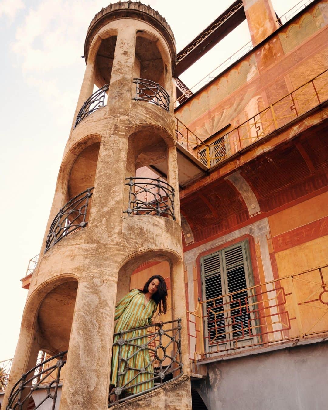 マッタのインスタグラム：「The unexpected destinations, @mattanewyork travels ⁠ 📗⁠ …seen here the Jaya Riviera Dress in Isla⁠ photo via @jasmina_martiradonna with @guadalupe_merlo_nahui⁠  •link in bio•」
