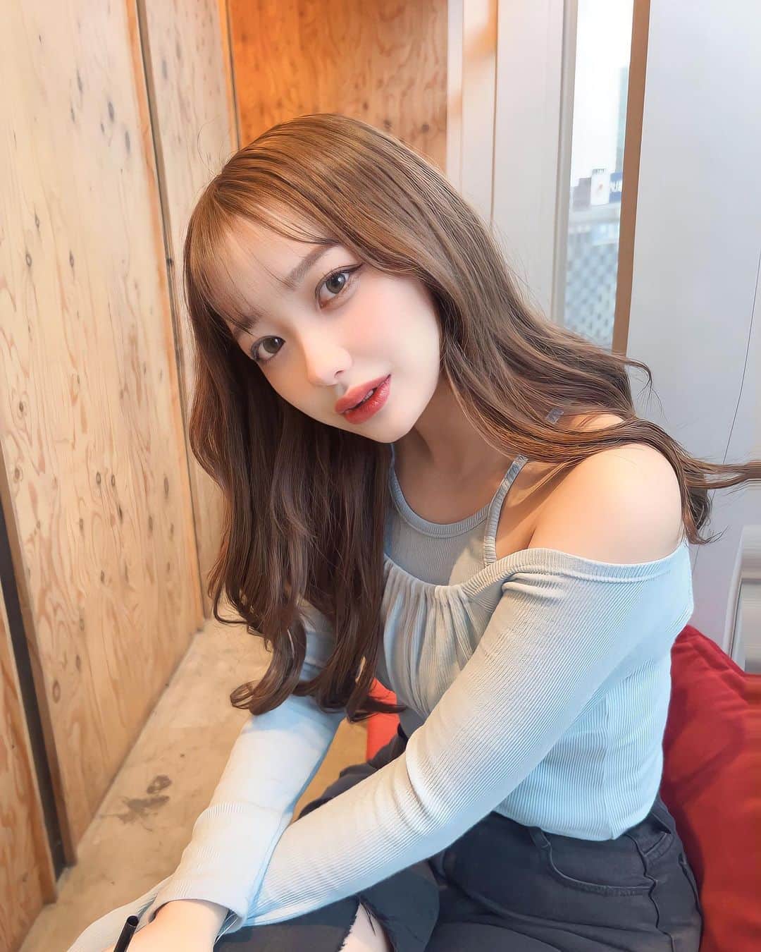 白川れなのインスタグラム：「お友達がいつも私を外に連れ出してくれる。ありがとう💫💫⁡ ⁡ ⁡ ⁡ ⁡ ⁡ ⁡ ⁡ ⁡#おしゃれカフェ #おしゃカフェ #カフェ巡り #新宿カフェ #東京カフェ  #エクステ #ミルクティーベージュ #韓国メイク#fashion #portrait #selfie #随手拍 #網美 #셀카 #패션 #데이트」