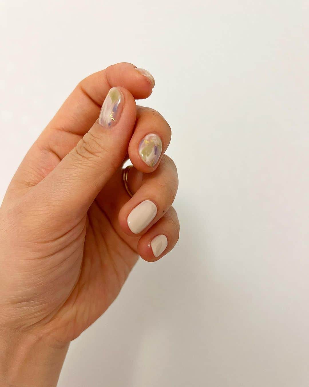Kana Kobayashiさんのインスタグラム写真 - (Kana KobayashiInstagram)「#mynails #ネイル #ネイルデザイン #ネイルアート #新色 #nails 久しぶりにアートしたー」3月27日 19時44分 - anela_kana