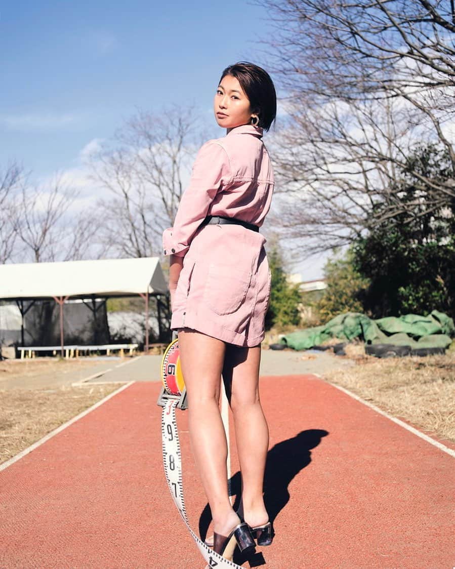 宮坂楓のインスタグラム：「. 桜が綺麗に咲いてきたので 春っぽい写真を☺️ いつかの写真🤣 #アスリート#トレーニング#陸上#三段跳#継続は力なり#スポーツ#スポーツ女子 #スポーツコーデ #NIKE#ナイキ#triplejump #athlete#春コーデ」