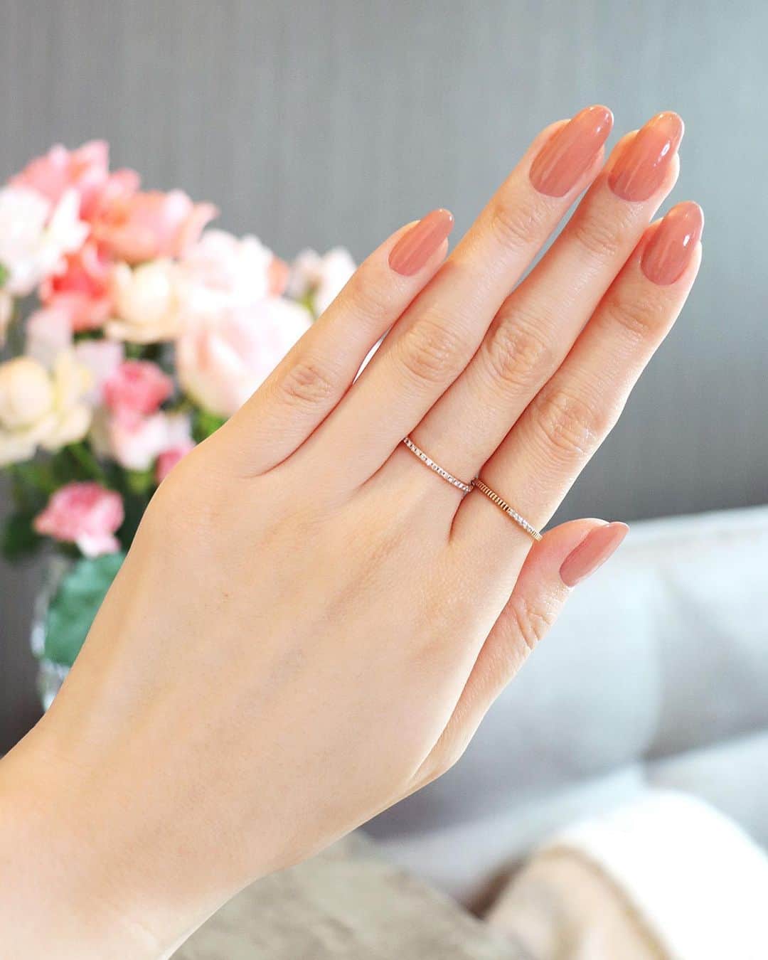 常岡珠希さんのインスタグラム写真 - (常岡珠希Instagram)「Pink nails  #CHANEL #ヴェルニロングトゥニュ  939  2度塗り。落ち着いたローズピンク×ベージュという感じで、とても使いやすいカラー。  #コスメ #化粧品 #ネイル #セルフネイル #セルフネイラー #ポリッシュ #マニキュア #ネイルポリッシュ #ポリッシュネイル # #nail #manicure #nailsmagazin #美活 #美容 #nail」3月27日 19時49分 - tamaki.tsuneoka