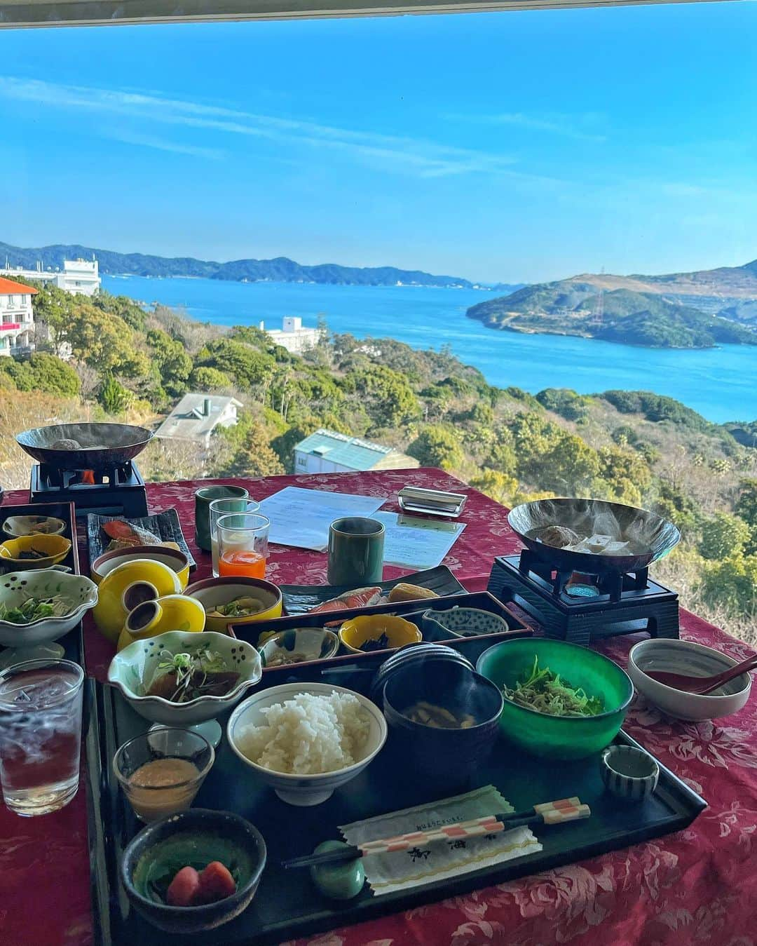 とくさきさんのインスタグラム写真 - (とくさきInstagram)「最高な景色を見ながらの朝食💙 三重県アルティア鳥羽にて😌 どんな景色を見ながら食べたかは、3枚目と4枚目見てね✨ . 和朝食は洋朝食か選べるんだけど、私は圧倒的に和朝食💕🥰 . あ、自分で少し前髪を切りました💇‍♀️笑 .  #ゴルフ#ゴルフ女子#golf#golfgirl#sports#スポーツ#スポーツ女子#골프#골프여자#尔夫球#高尔夫#休日#holiday#朝食#breakfast#三重県#鳥羽#アルティア鳥羽#プレママ#マタニティ」3月27日 19時54分 - tokusaki_golf