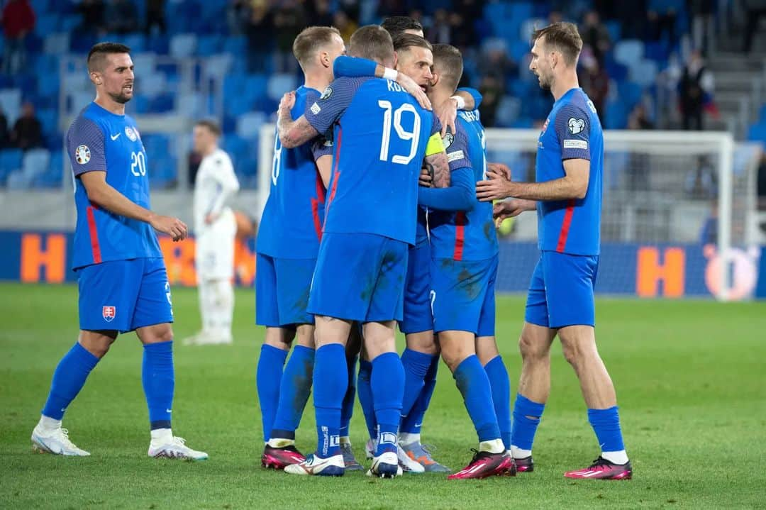 ノルベルト・ジェンベールさんのインスタグラム写真 - (ノルベルト・ジェンベールInstagram)「National team 💪🇸🇰 #slovensko #sokoli #team #hardwork #together」3月27日 19時58分 - norbertgyomber32