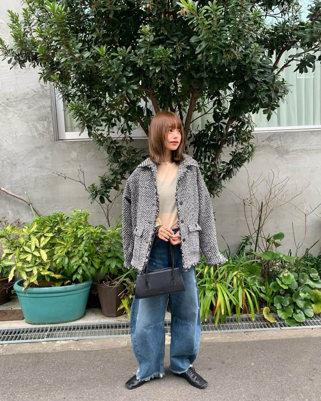 のインスタグラム：「. ほどよくきちっと感が出るジャケット🧥ツイードかわいい🧶🤍 STRIPE CLUBにてタイムセール中みたいです◎  @arumdy_official #ARUMDY #アルムディー #ツイードジャケット #ad」