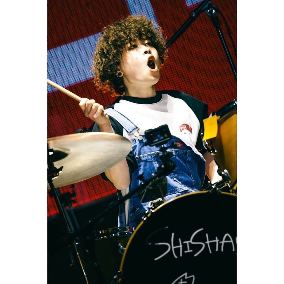 SHISHAMOさんのインスタグラム写真 - (SHISHAMOInstagram)「📸LIVE PHOTO DAY20📸  3/8(水)から3/31(金)までの24日間、 大阪城ホールにて開催した CDデビュー10周年記念ワンマンライブ 「SHISHAMO NO OSAKA-JO HALL!!!  〜10YEARS THANK YOU〜」 のライブ写真を毎日あげています🙌  🐟20日目🐟  photo by 渡邉 一生  #shishamo」3月27日 20時00分 - shishamo_official