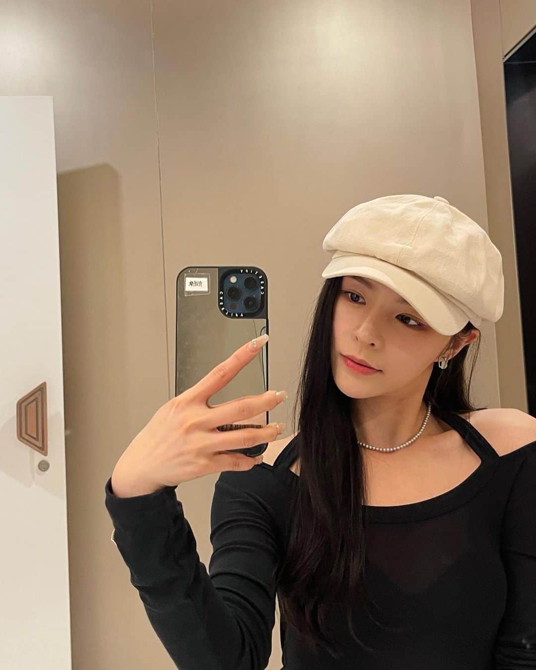 エルキーのインスタグラム：「🤳🏻」