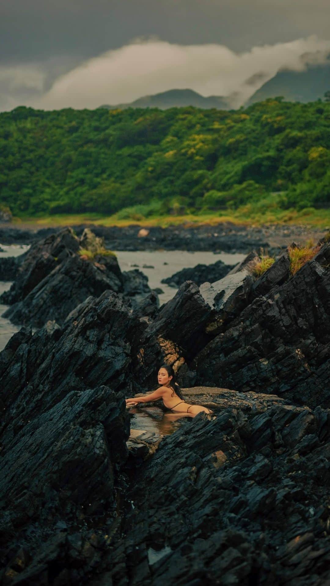 菜々緒のインスタグラム：「Dreaming of Yakushima w/ @nanao_official   “Divine”   Shot in #yakushima #japan」