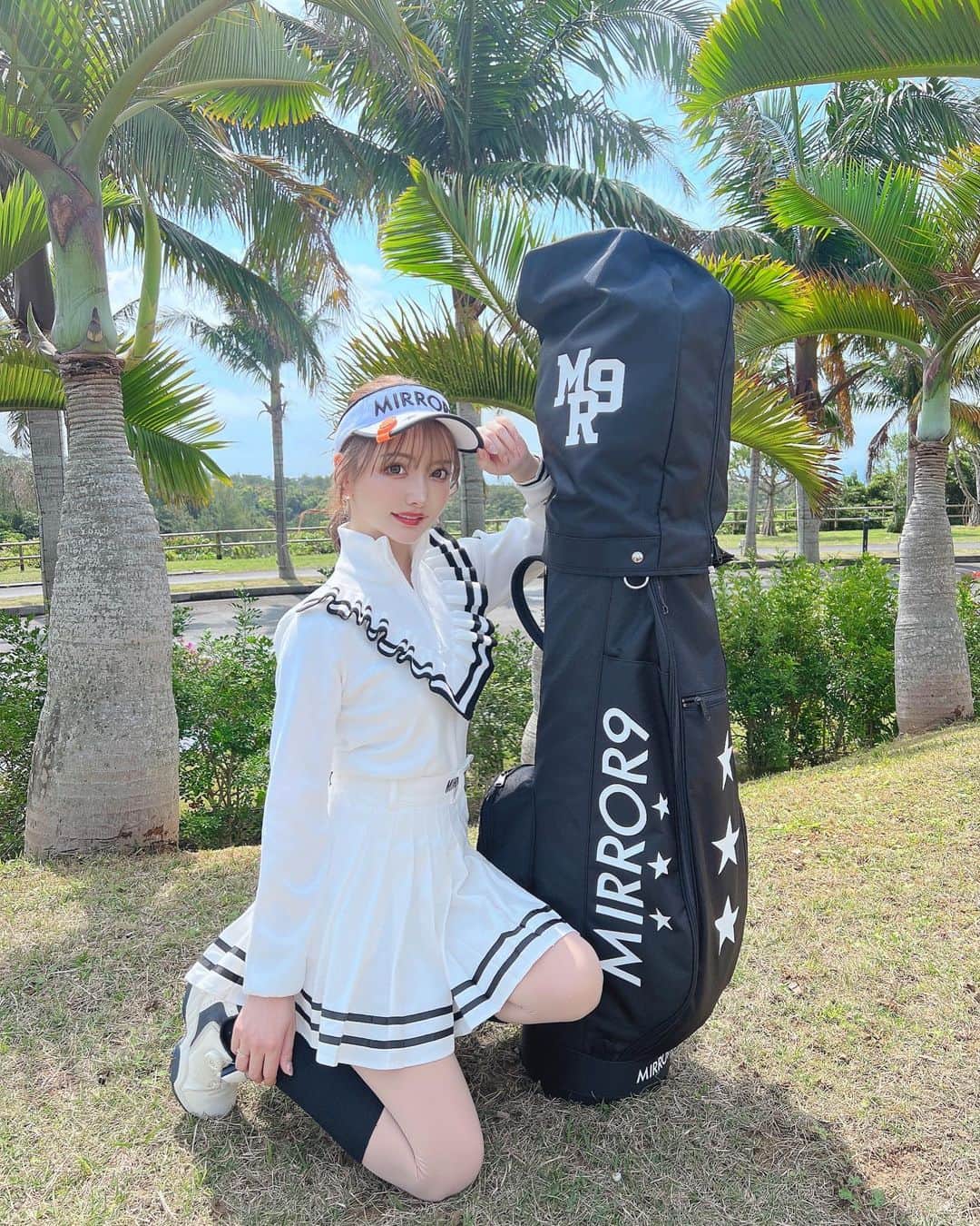 吉川ちえのインスタグラム：「【⛳️🏌️‍♀️⛳️🏌️‍♀️⛳️🏌️‍♀️⛳️🏌️‍♀️】 . 私のゴルフバッグは ( @mirror9golf )さんの✨😆 めっちゃ使いやすい💓 . デザインも可愛いし靴やミニバッグ も入れれるから便利すぎる❤️❤️😭 重たくないので移動もしやすいです✨ ちなみにサンバイザーとスカートも mirror9だよ🙆‍♀️🎀 . #mirror9 #mirror9golf  #ゴルフ女子 #ゴルフコーデ  #ゴルフウェア」