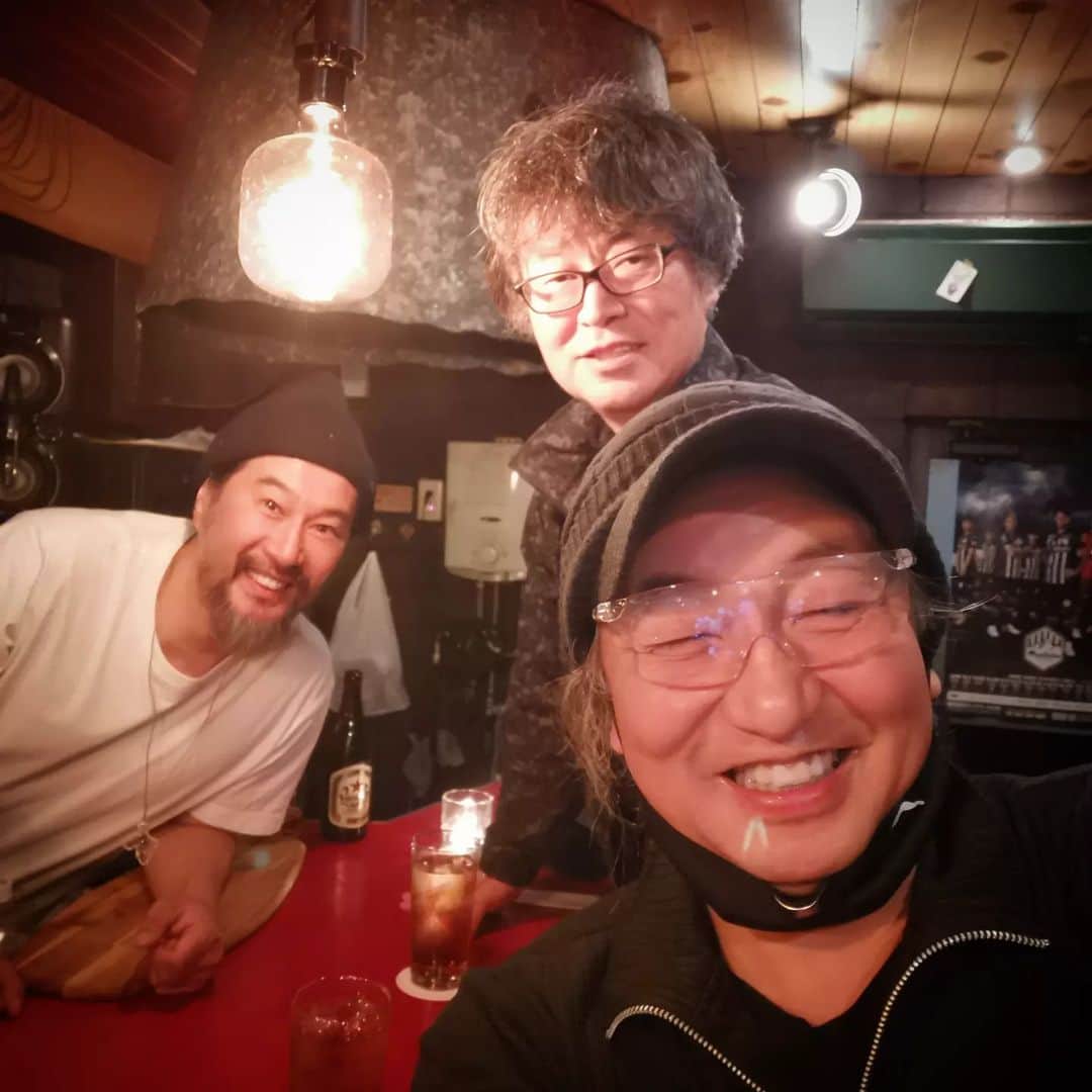 広部俊明のインスタグラム：「今日はチョーお世話になってる放送作家の鶴さんと渋谷のこれもマリンエイドでチョーお世話になった夢歩くんの店ダウンタウンへなくなってしまったお母さんにはまた超お世話になった鶴さんは今自分がテレビ業界で仕事ができているほとんどのことを紹介してくれた人だ、ほんとに感謝!ダメダメな自分はホントに周りの人の力で今があるんだよね、ありがとうございます!」