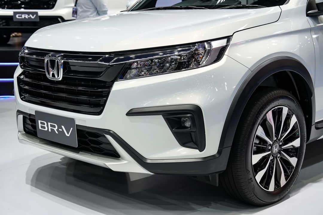 EnjoyHondaThailandさんのインスタグラム写真 - (EnjoyHondaThailandInstagram)「All-new Honda BR-V รถ SUV 7 ที่นั่ง ตอบโจทย์ทุกไลฟ์สไตล์ ปรับพับเบาะได้ 4 รูปแบบ ขุมพลัง i-VTEC 121 แรงม้า มาพร้อม Honda SENSING ในทุกรุ่นย่อย  ข้อเสนอพิเศษ! ดอกเบี้ย 0%* หรือ ดอกเบี้ย 0.99%* ฟรี! ประกันภัย 1 ปี* เมื่อจองตั้งแต่ 1 ก.พ. 66 - 2 เม.ย. 66 และรับรถตั้งแต่ 1 ก.พ. 66 - 30 เม.ย. 66 สนใจรับรายละเอียดเพิ่มเติม คลิก Bio สัมผัสตัวจริงได้ในงาน Motor Show 2023 ที่ บูทฮอนด้า (A9) อาคารชาเลนเจอร์ ฮอลล์ 2 อิมแพ็ค เมืองทองธานี ตั้งแต่วันที่ 22 มี.ค. 66 - 2 เม.ย. 66  -------------------- พิเศษ! สำหรับผู้เข้าชมบูท Honda ในงาน Motor Show 2023 เพียงลงทะเบียนผ่าน LINE ที่บูท Honda รับฟรี! ของที่ระลึกมูลค่า 150 บาท* ตั้งแต่วันที่ 22 มี.ค. 66 - 2 เม.ย. 66  Add Line : @honda-thailand --------------------  *เงื่อนไขเป็นไปตามที่บริษัทฯ กำหนด  #HondaThailand #MotorShow2023 #AllnewHondaBRV #HondaSENSING」3月27日 20時32分 - hondathailand