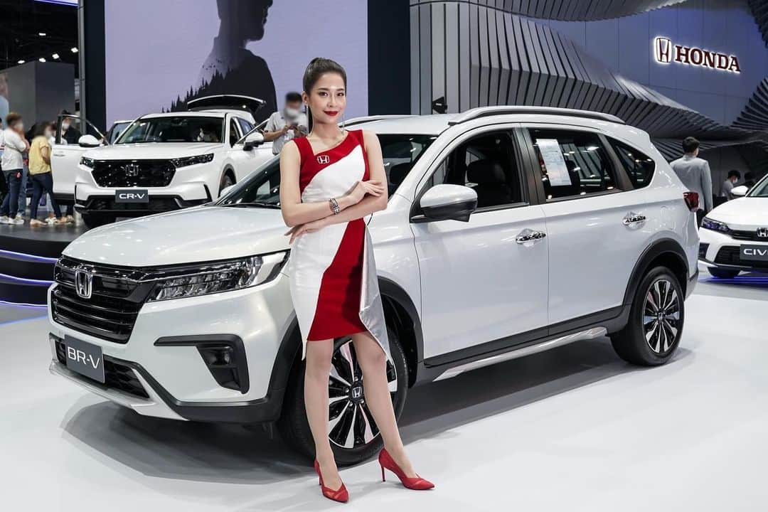 EnjoyHondaThailandさんのインスタグラム写真 - (EnjoyHondaThailandInstagram)「All-new Honda BR-V รถ SUV 7 ที่นั่ง ตอบโจทย์ทุกไลฟ์สไตล์ ปรับพับเบาะได้ 4 รูปแบบ ขุมพลัง i-VTEC 121 แรงม้า มาพร้อม Honda SENSING ในทุกรุ่นย่อย  ข้อเสนอพิเศษ! ดอกเบี้ย 0%* หรือ ดอกเบี้ย 0.99%* ฟรี! ประกันภัย 1 ปี* เมื่อจองตั้งแต่ 1 ก.พ. 66 - 2 เม.ย. 66 และรับรถตั้งแต่ 1 ก.พ. 66 - 30 เม.ย. 66 สนใจรับรายละเอียดเพิ่มเติม คลิก Bio สัมผัสตัวจริงได้ในงาน Motor Show 2023 ที่ บูทฮอนด้า (A9) อาคารชาเลนเจอร์ ฮอลล์ 2 อิมแพ็ค เมืองทองธานี ตั้งแต่วันที่ 22 มี.ค. 66 - 2 เม.ย. 66  -------------------- พิเศษ! สำหรับผู้เข้าชมบูท Honda ในงาน Motor Show 2023 เพียงลงทะเบียนผ่าน LINE ที่บูท Honda รับฟรี! ของที่ระลึกมูลค่า 150 บาท* ตั้งแต่วันที่ 22 มี.ค. 66 - 2 เม.ย. 66  Add Line : @honda-thailand --------------------  *เงื่อนไขเป็นไปตามที่บริษัทฯ กำหนด  #HondaThailand #MotorShow2023 #AllnewHondaBRV #HondaSENSING」3月27日 20時32分 - hondathailand