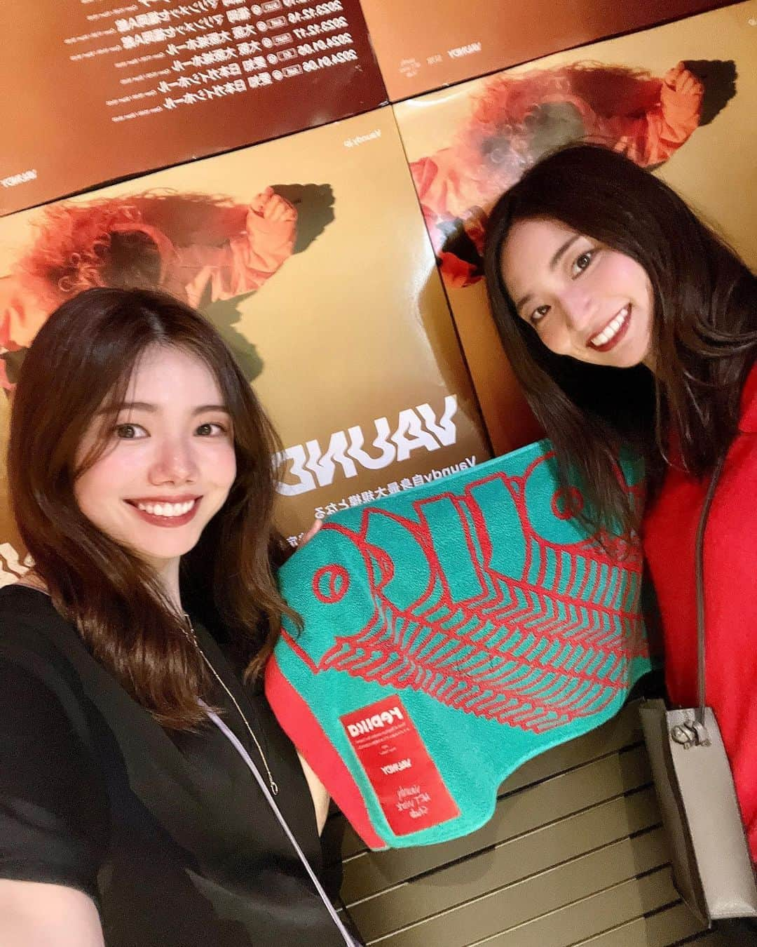 波田妃奈さんのインスタグラム写真 - (波田妃奈Instagram)「VAUNDYのLIVEいってきた〜🧡  ガチ勢なのでリラックスしてちゃんと楽しめるように 裸眼眼鏡の完全オフモードで参戦しましたっ😎笑  歌はもちろんだし、MCも照明もかっこよすぎて もうとにかく最高😍🙌🏻  仕事終わりの筋トレとか テンション上げたい時に聴いてます❣️  皆さんのテンションが上がる曲教えてください🙋🏻‍♀️  #vaundy #vaundyreplica #vaundyライブ #ライブコーデ #眼鏡 #眼鏡女子 #ボディメイク #フィットネス #トレーニング #ひなトレ🐥 #モデル #エニタイム女子 #波田妃奈 #workout #bodymake #fitness #gym #healthy #japangirl #model」3月27日 20時33分 - hina__fitness