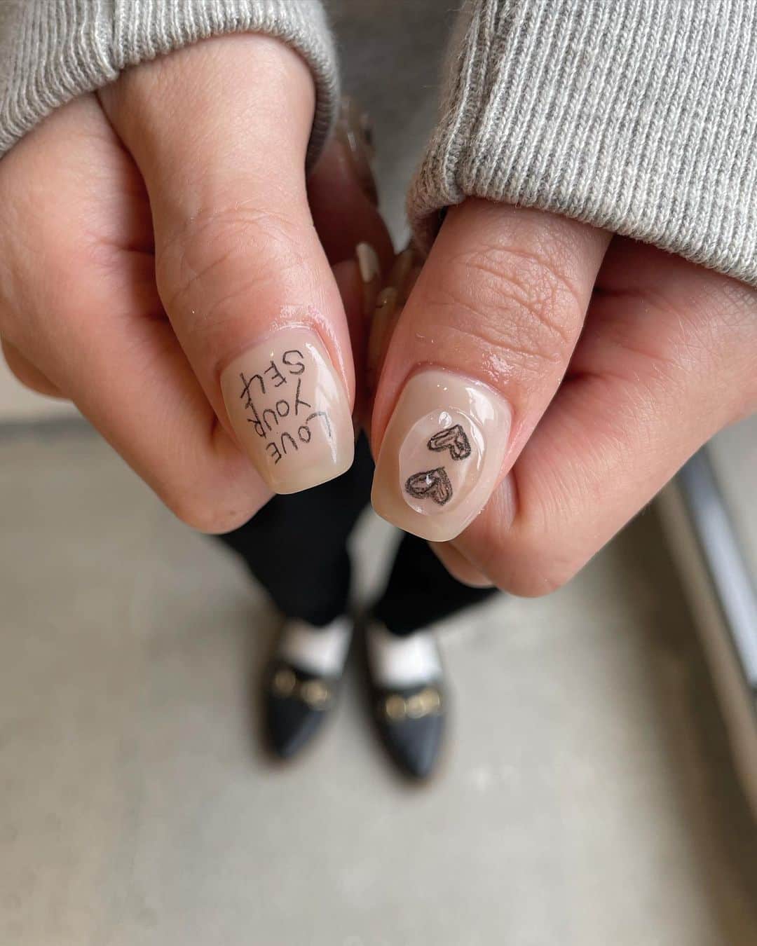 神田希未菜さんのインスタグラム写真 - (神田希未菜Instagram)「new nail 💅🏻♡ やりたいデザイン全部詰め込んでくれて お気に入りすぎる爪に😮‍💨✨めぐありがとう♡  #春ネイル #落書きネイル」3月27日 20時35分 - ___kimi3___