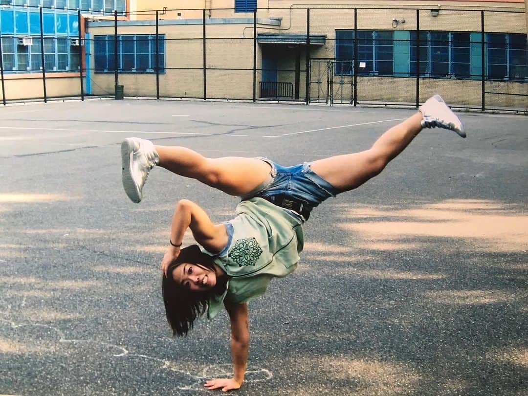 大納言光子のインスタグラム：「ムーチョマッチョ💪  #NYC #Bgirl #muscular」