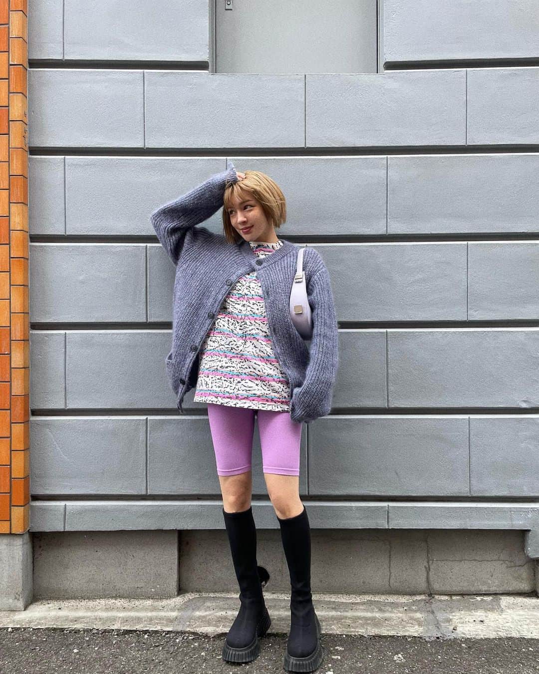 ステファニーのインスタグラム：「💖💙🖤🤍 ぽかぽか陽気はお気に入りブーツで。 #love #fashion #outfit #低身長コーデ #156cmコーデ」