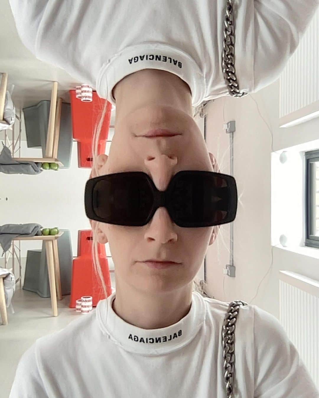 Balenciagaさんのインスタグラム写真 - (BalenciagaInstagram)「Summer 23 Maxi T-Shirt Dress, Oversize Rectangle Sunglasses, and Raver Bag                          Available in stores and on balenciaga.com」3月27日 21時00分 - balenciaga