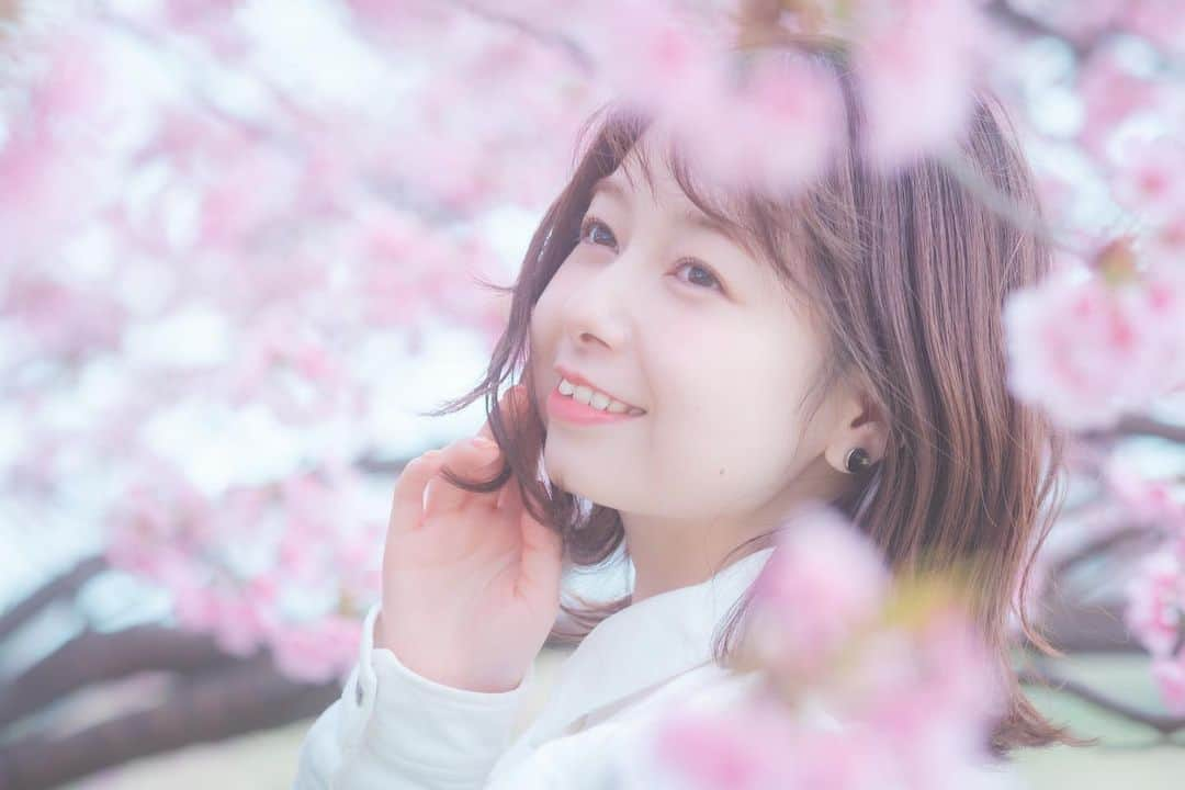 伊藤美羽のインスタグラム：「. 🌸🌸🌸 今日はさくらの日らしいです😊  #桜 #さくらの日」