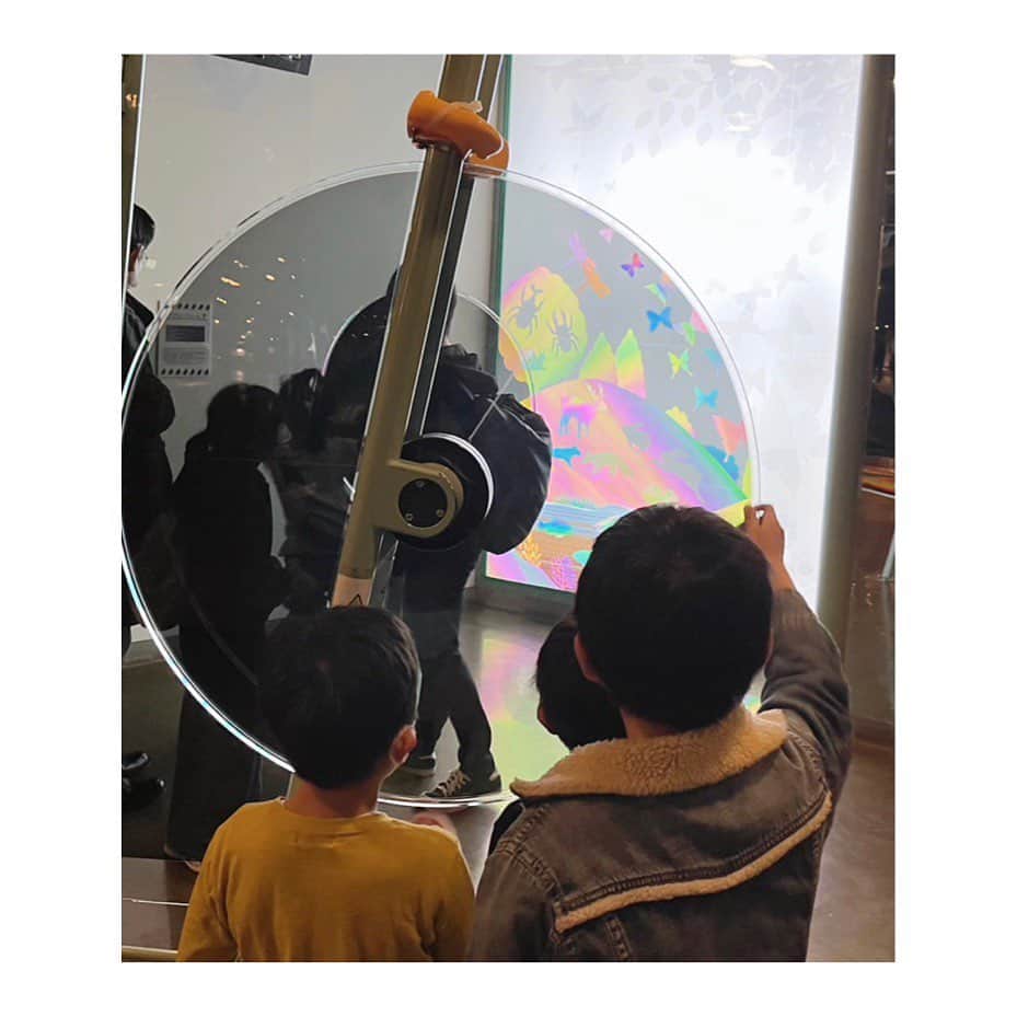 青木裕子さんのインスタグラム写真 - (青木裕子Instagram)「雨の週末☔️ いつもの習い事もお休みで。 お友達をお預かりしていて。 どうしようかなと考えて、ずっと行きたかった科学技術館に行ってみました。 楽しかったです。 今度もう一度ゆっくり来たいなと思うくらい😊  #週末おでかけ」3月27日 21時19分 - yukoaoki_official