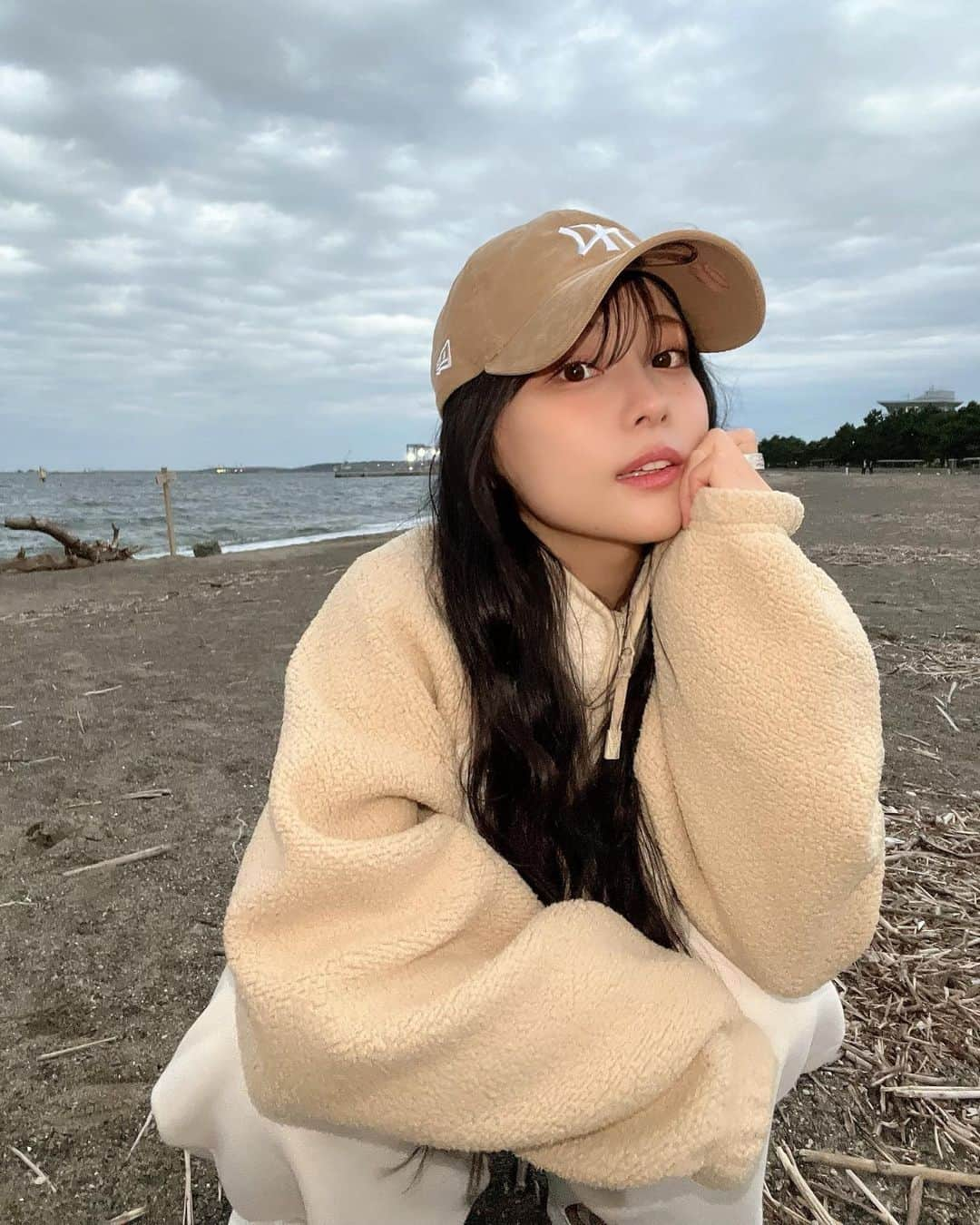 重盛さと美さんのインスタグラム写真 - (重盛さと美Instagram)「🥶🥶🥶🤍🤍🤍🌬 夜の海はまだ寒かった🥶🥶🌬」3月27日 21時20分 - satomi_shigemori