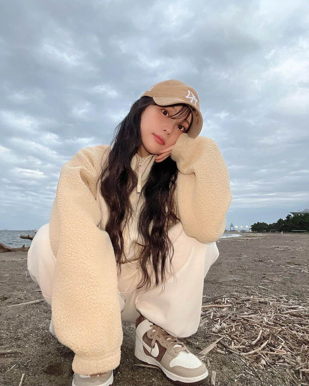 重盛さと美さんのインスタグラム写真 - (重盛さと美Instagram)「🥶🥶🥶🤍🤍🤍🌬 夜の海はまだ寒かった🥶🥶🌬」3月27日 21時20分 - satomi_shigemori
