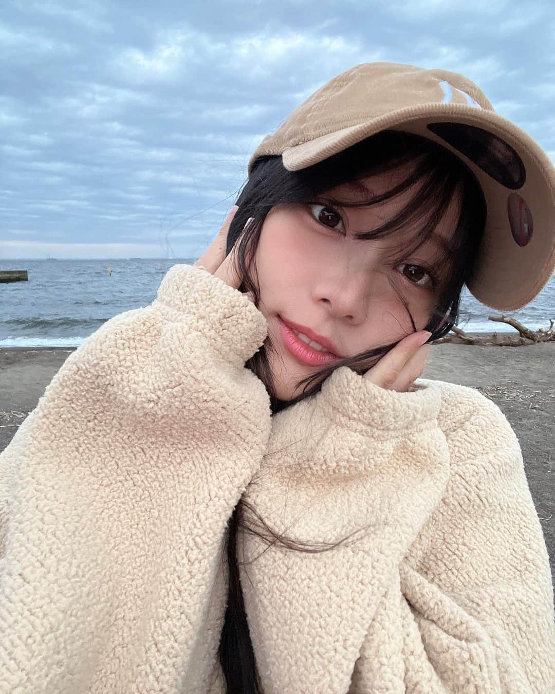 重盛さと美さんのインスタグラム写真 - (重盛さと美Instagram)「🥶🥶🥶🤍🤍🤍🌬 夜の海はまだ寒かった🥶🥶🌬」3月27日 21時20分 - satomi_shigemori