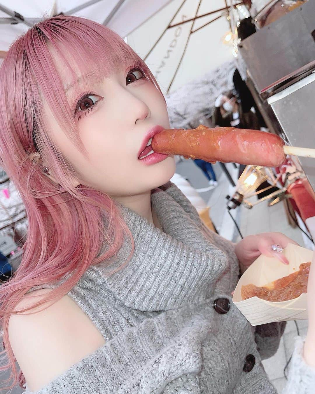 岩瀬唯奈さんのインスタグラム写真 - (岩瀬唯奈Instagram)「肉食女子。  . . . . . . . . . ❥❥❥ #岩瀬唯奈 #コンカフェ嬢 #コンカフェ #コンセプトカフェ #新宿コンカフェ #歌舞伎町コンカフェ #メイドカフェ #新宿 #歌舞伎町 #アイドル #コスプレイヤー #骨格ナチュラル #ブルベ冬 #イエベ春 #顔タイプアクティブキュート #ギャル #派手髪 #ピンク髪 #ハイトーン #たぬき顔 #地雷メイク #cosplay #selfie #japanese #photography #cosplayer #셀스타그램 #얼스타그램 #tattoo #タトゥー女子」3月27日 21時30分 - yuina2780