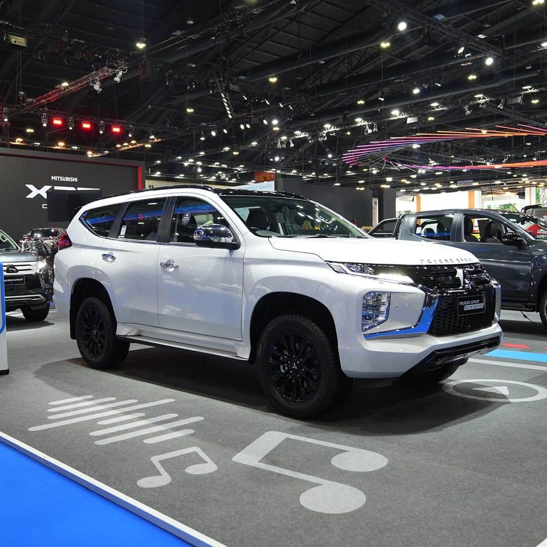 Mitsubishi Motors Thailandのインスタグラム：「ที่สุดแห่งยนตรกรรมเหนือระดับ ที่สะท้อนความสำเร็จในทุกด้าน โดดเด่นด้วยดีไซน์สปอร์ตพรีเมียม สัมผัส New Mitsubishi Pajero Sport Elite Edition และ New Mitsubishi Pajero Sport ได้ในงาน Bangkok International Motor Show 2023  New Pajero Sport ทุกรุ่น รับดอกเบี้ยพิเศษ 1.09% นาน 48 เดือน  พบกันที่งาน Bangkok International Motor Show 2023 ตั้งแต่วันนี้ - 2 เม.ย. 2566 ณ อิมแพ็ค ชาเลนเจอร์ ฮอลล์ 1 เมืองทองธานี จันทร์ - ศุกร์ 12:00 - 22:00 น. เสาร์ - อาทิตย์ และวันหยุดนักขัตฤกษ์ 11:00 - 22:00 น.  ติดตามข้อมูลข่าวสาร มิตซูบิชิ มอเตอร์ส LINE Official Account @MitsubishiMotorsTh  Tiktok Official @mitsubishimotorsth  #กล้าที่จะต่าง #BeDifferent #NewMitsubishiPajeroSportEliteEdition #MitsubishiMotorsThailand #MitsubishiMotors」