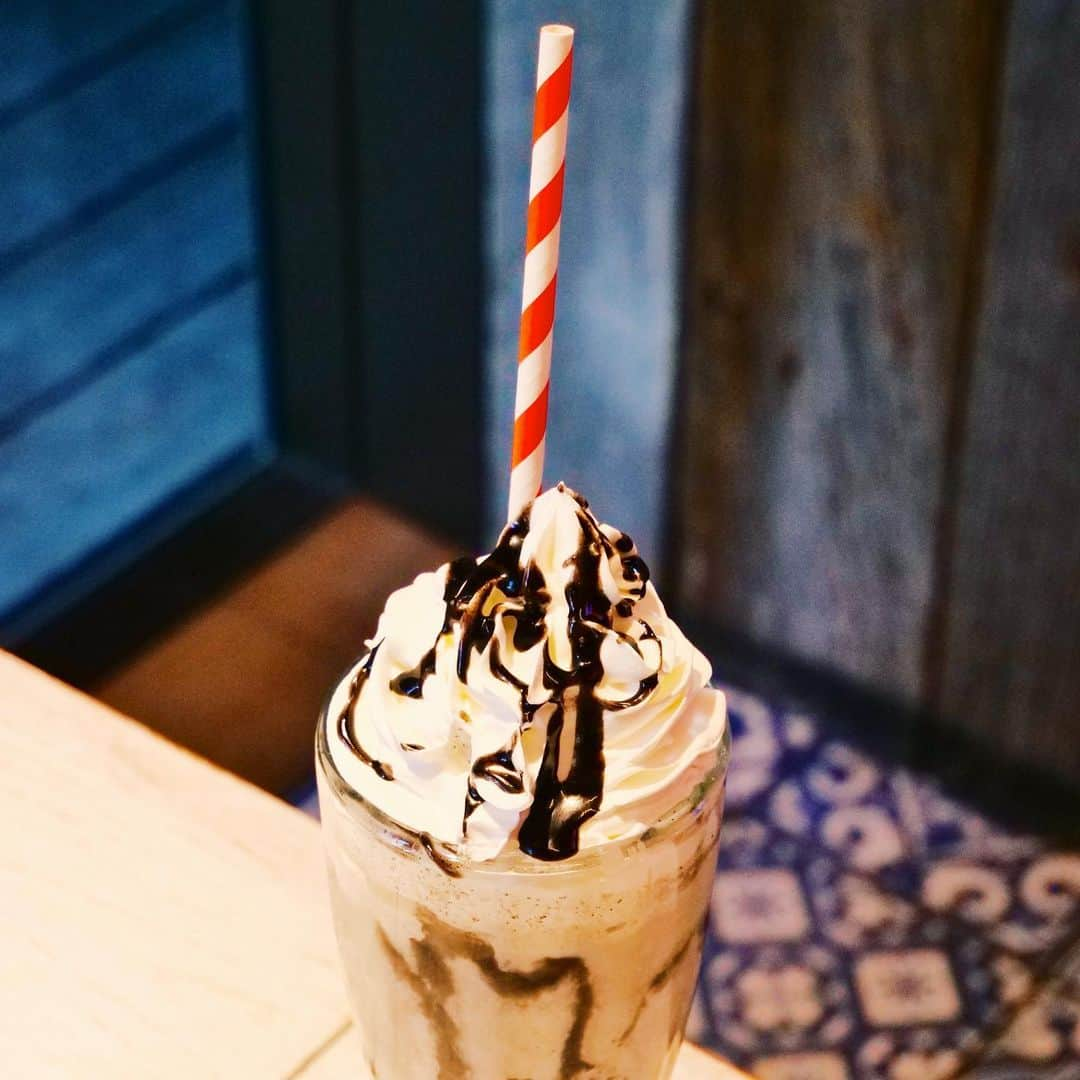 umamiburgerjpnさんのインスタグラム写真 - (umamiburgerjpnInstagram)「. ☑︎milk shake（goma） 黒ゴマシェイク  優しい甘さの黒ゴマシェイク●○ 甘いドリンクが苦手な方でも飲みやすいミルクシェイクです🍼 . . #ウマミバーガー #UMAMIBURGER #umamiburgerjpn #umamiburger#hamburger #hamburgershop#カフェ #グルメ #ランチ #ハンバーガー#ハンバーガー好き#ハンバーガー#グルメ好きと繋がりたい #グルメ女子 #東京グルメ #ミルクシェイク」3月27日 21時26分 - umamiburgerjpn