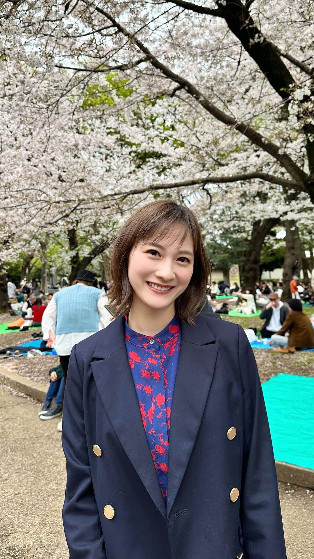 中野瑞希のインスタグラム：「. 曇りだったけど、 やっと桜を見ることができて嬉しい〜😆🌸 . . #桜#桜スポット#桜並木#上野恩賜公園#上野」