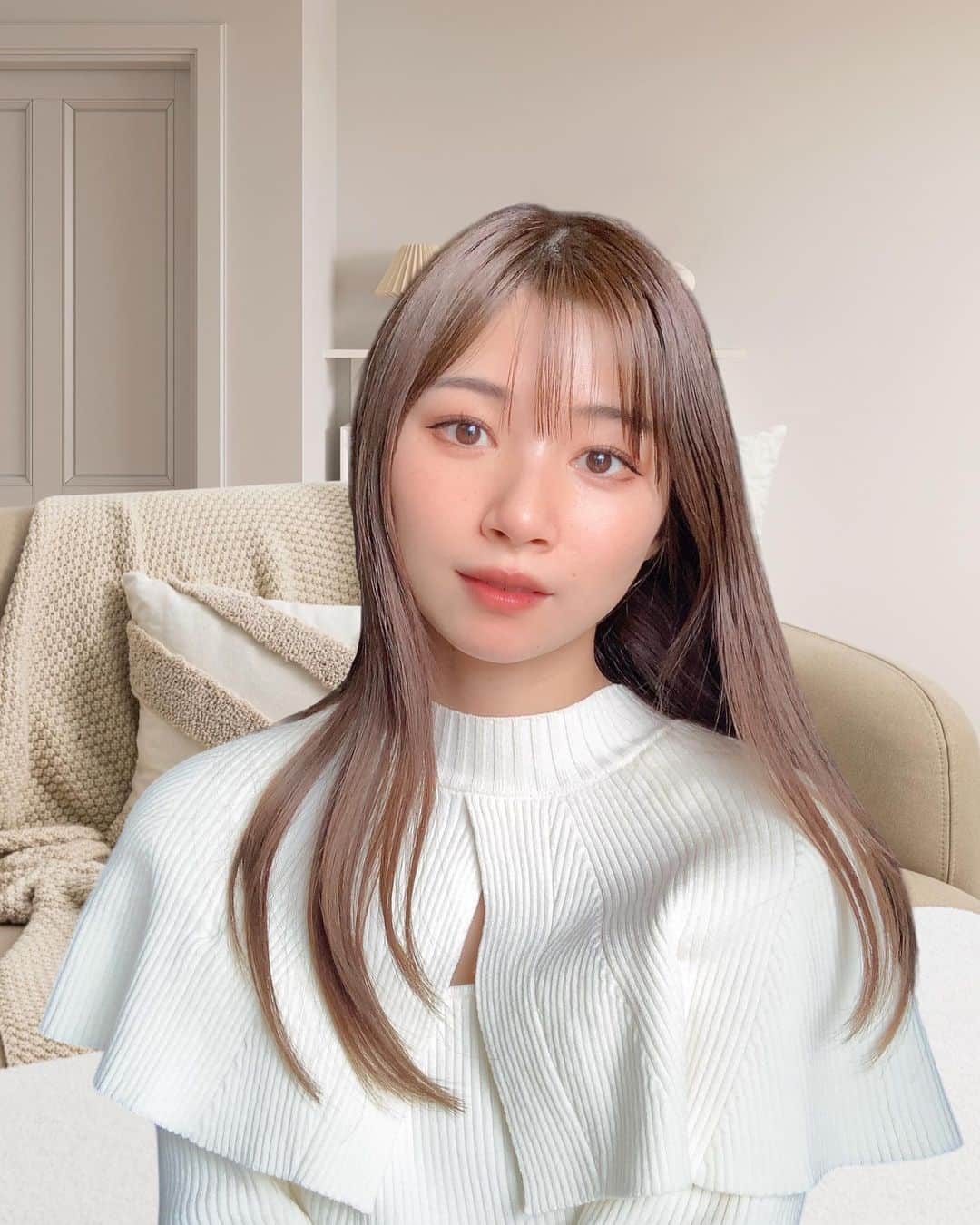 竹村美緒さんのインスタグラム写真 - (竹村美緒Instagram)「. .  ずっと欲しかった電気バリブラシ！ @official__wavewave  美容室で使ってもらったときにめっちゃ良かったから、撮影の前の日とかしっかり浮腫みケアしたいときのためにお家用に欲しかったやつ🥺🤍  EMSで頭皮を引き上げて RFで本格フェイシャル。  振動が心地よくて、フェイスケアはじんわり温かいからなおさら気持ち良い〜。  アタッチメントを変えて、 頭皮、顔、首、髪の毛、いろんなケアが出来るから日々のケア頑張りたいと思います🫧  楽天市場で【美顔器】【wavewave】で検索したらでてくるよ〜🐩  #wavewave#美顔器#美容#スキンケア#電気バリブラシ」3月27日 21時40分 - takemuramio