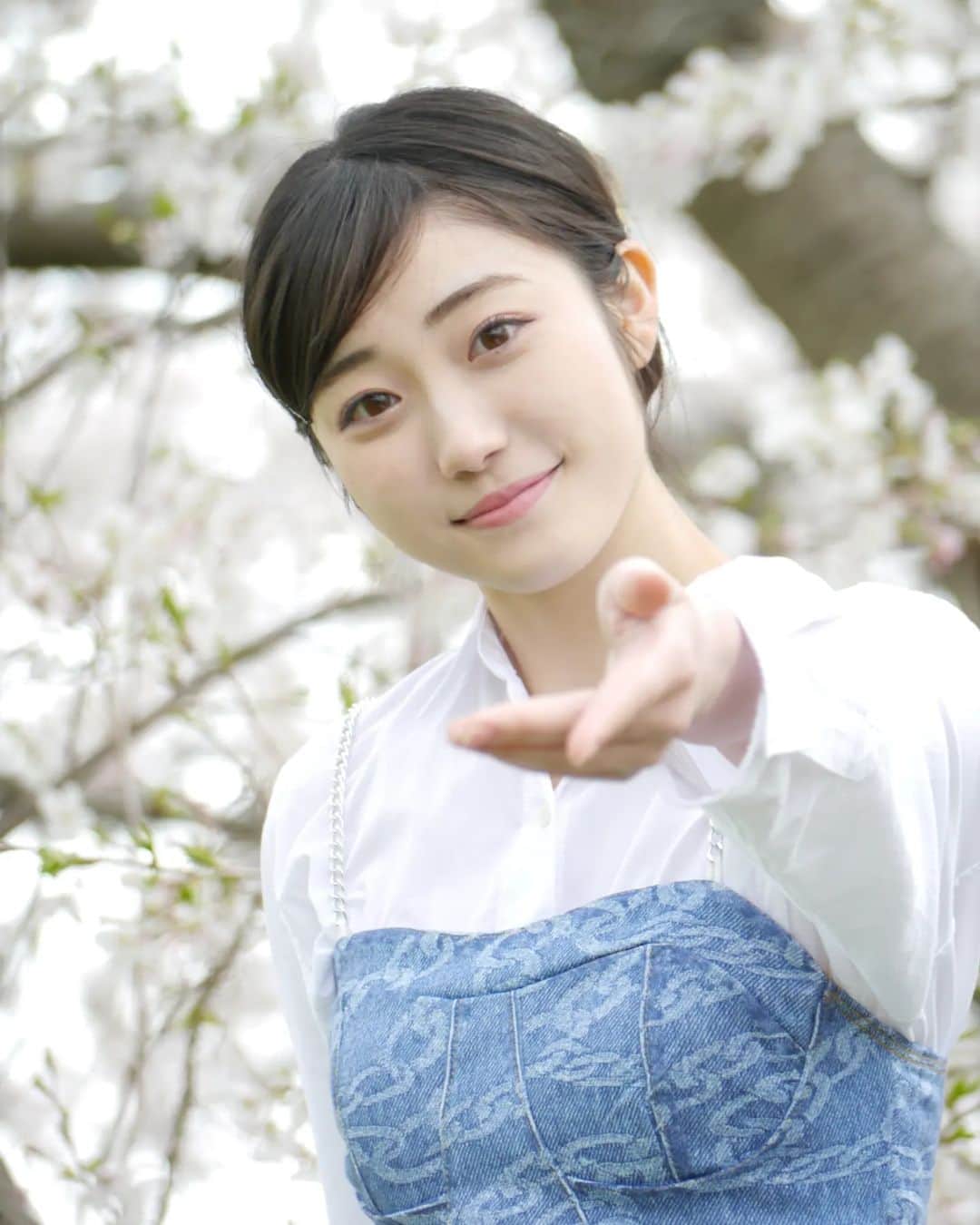 桜田結愛のインスタグラム：「⁡・⁡ ⁡ ⁡今日3/27は桜の日⁡ ⁡Instagramを始めて⁡⁡ ⁡2年になります🌸⁡ ⁡ いつも温かい応援を⁡ ⁡ありがとうございます( ; ; )♡‪ ⁡ ⁡これからも⁡ ⁡よろしくお願いします！ ⁡⁡ ⁡ ⁡#インスタ始めて2年⁡ ⁡#桜の日 #感謝の気持ち ⁡⁡ #ありがとうの毎日 ⁡ ⁡#ootd #portrait #butterfly ⁡#japanesephotography⁡ #japanesegirl #高校生 ⁡#sjk #05」