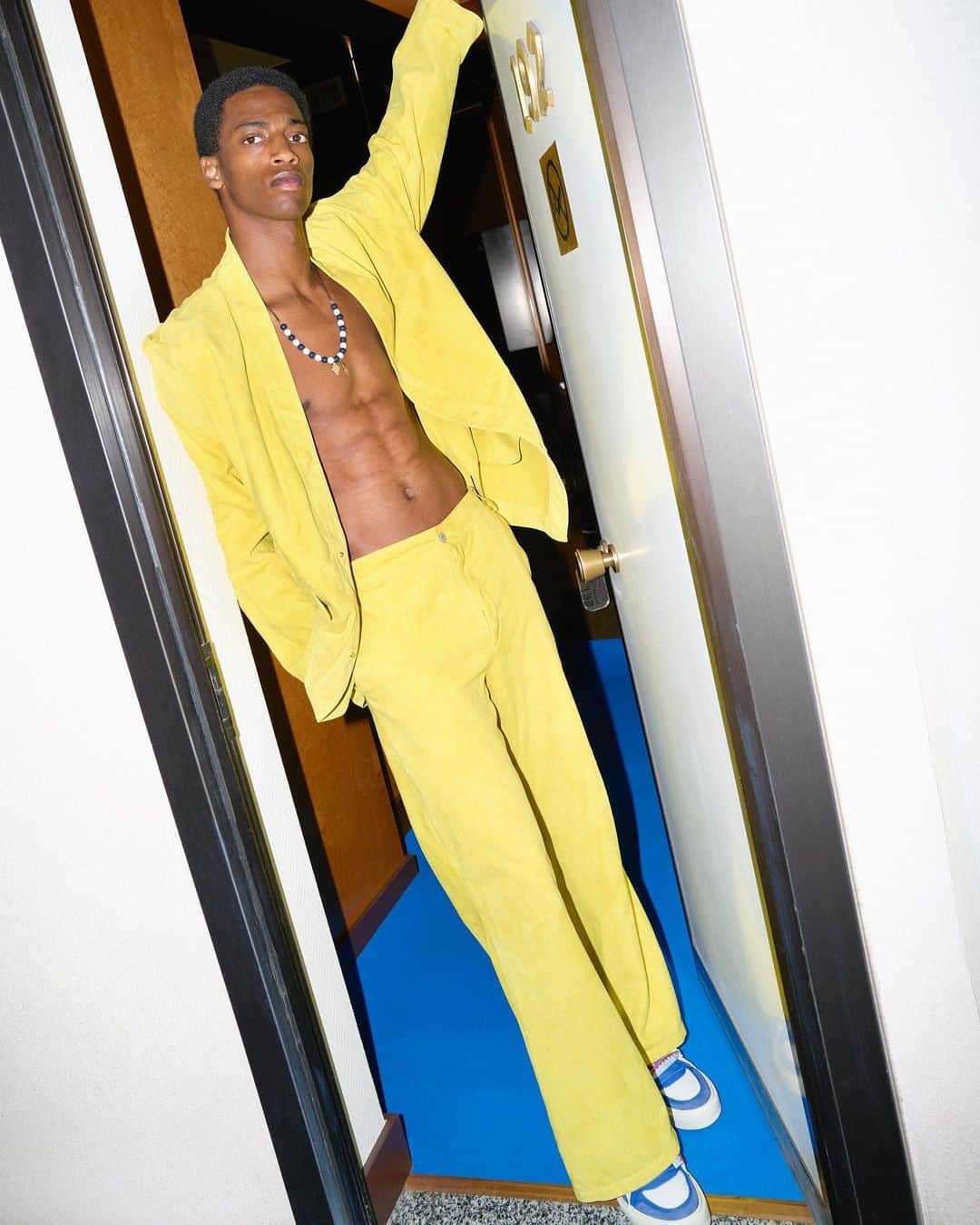 マルセロ・ブロン カウンティ・オブ・ミランのインスタグラム：「@countyofmilan Spring Summer 2023  Photo @simon171 @simonapavan Styling @alexvaccani @alessandro_marzo Grooming @chiaracima Models @tibunga @denisjovanovich @iblamevlad @im.abele」
