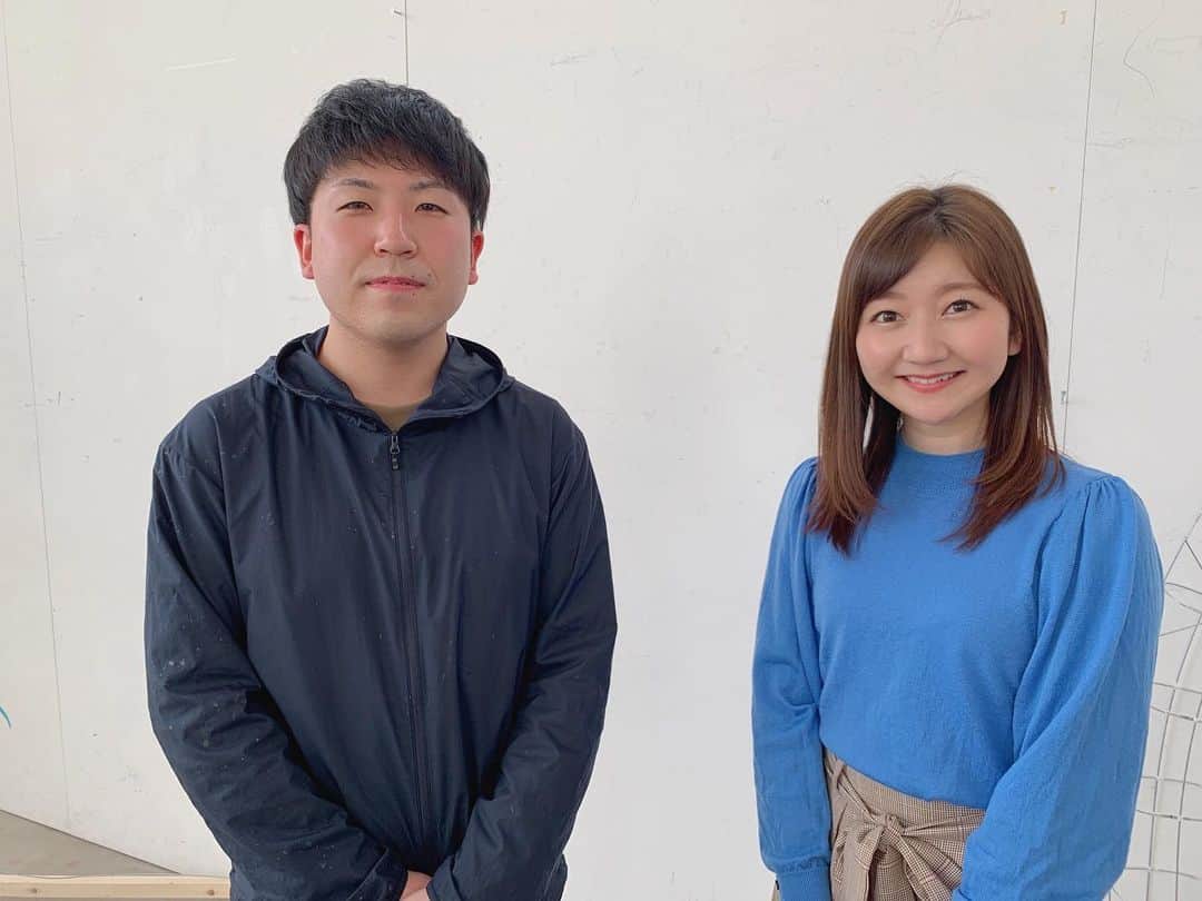 稲葉千秋のインスタグラム：「・ 明日のスーパーJチャンネルABA 特集は、医師とねぶた師を目指す大学生 津川創さんをご紹介します！  ねぶた師・竹浪比呂央さんの弟子で、 ねぶたの制作活動に励まれています✨  そして医学の道へも・・・  なぜ2つの夢を追いかけているのか。 そのきっかけや、共通点は？  津川さんの話を聞いて、 私は新年度を迎える前に とても励まされました☺️✨  インタビューのため 師匠の竹浪比呂央さんのアトリエにも お邪魔しました😌 すでに今年の祭りに向けた 新作ねぶたの原画制作をされていました😳 どんなねぶたになるのかワクワクしますね💗  用事でいらした公立大ねぶた学の 佐々木てる先生も一緒にパシャリ🎵  ねぶた取材はやはりじゃわめぎます😁  あすの放送をぜひご覧ください🌸  #医師とねぶた師 #夢への挑戦 #二刀流  #津川創さん #竹浪比呂央さん #竹浪比呂央ねぶた研究所  #津川さんと #竹浪さんと #てる先生とてるお #稲葉千秋」